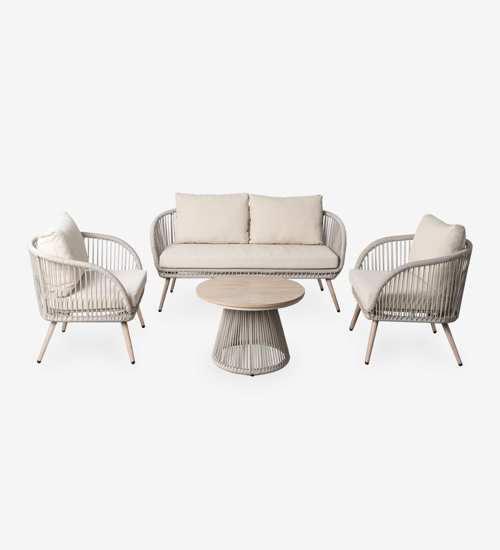 Conjunto com sofá dois lugares, duas cadeiras e mesa redonda em rattan e almofadas bege