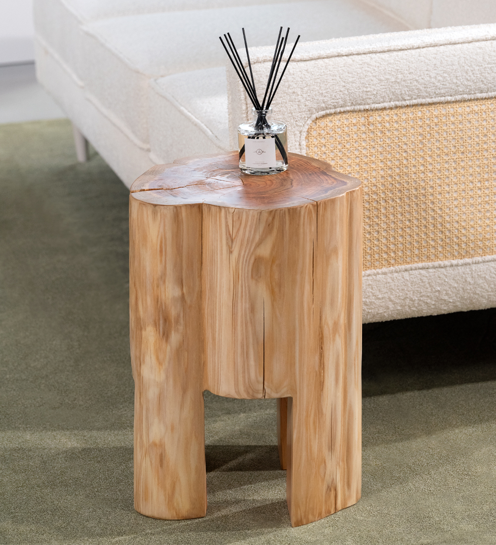 Trunk side table in natural cryptomeria wood, with 4 legs.