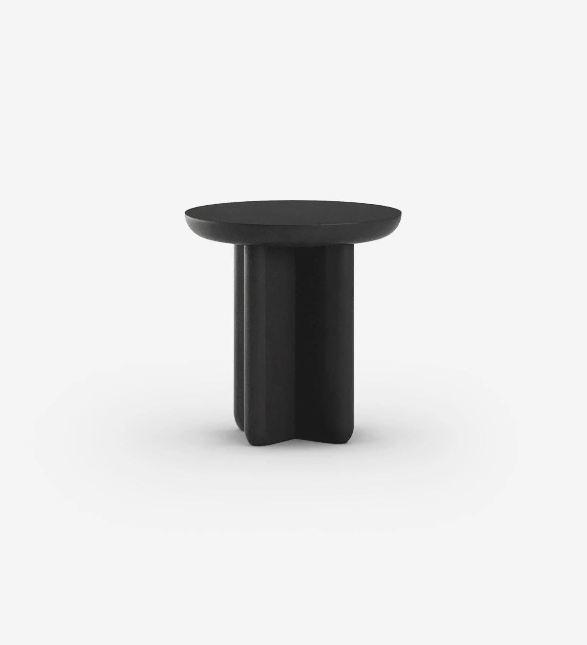 Round side table in black lacquer.