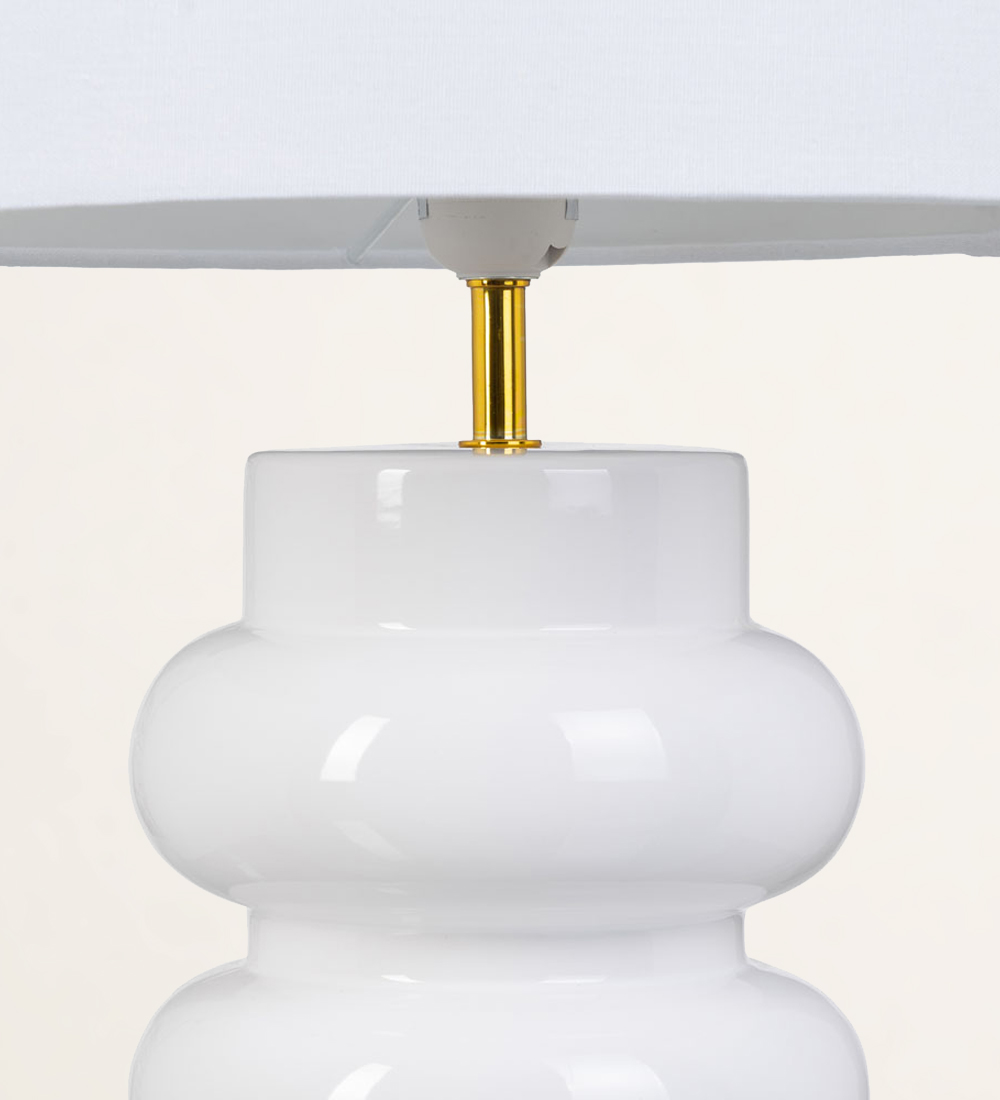 Lampe de table en céramique blanche avec abat-jour
