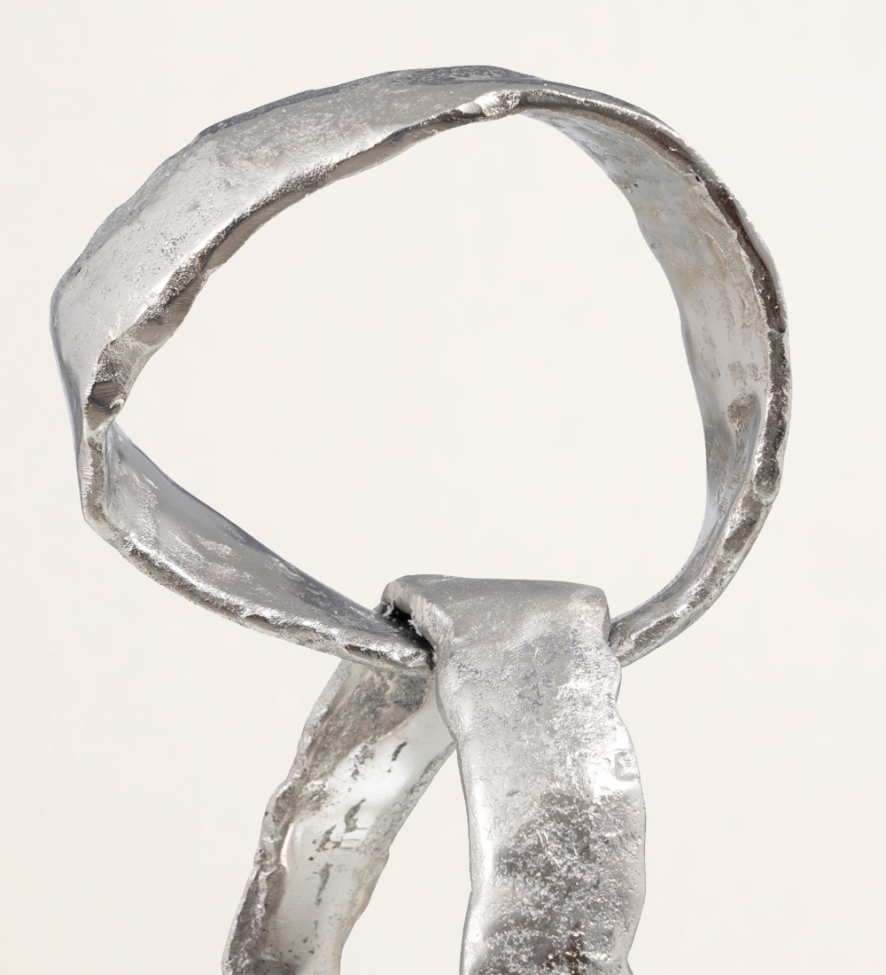 Figurine avec anneaux en aluminium argent et noir