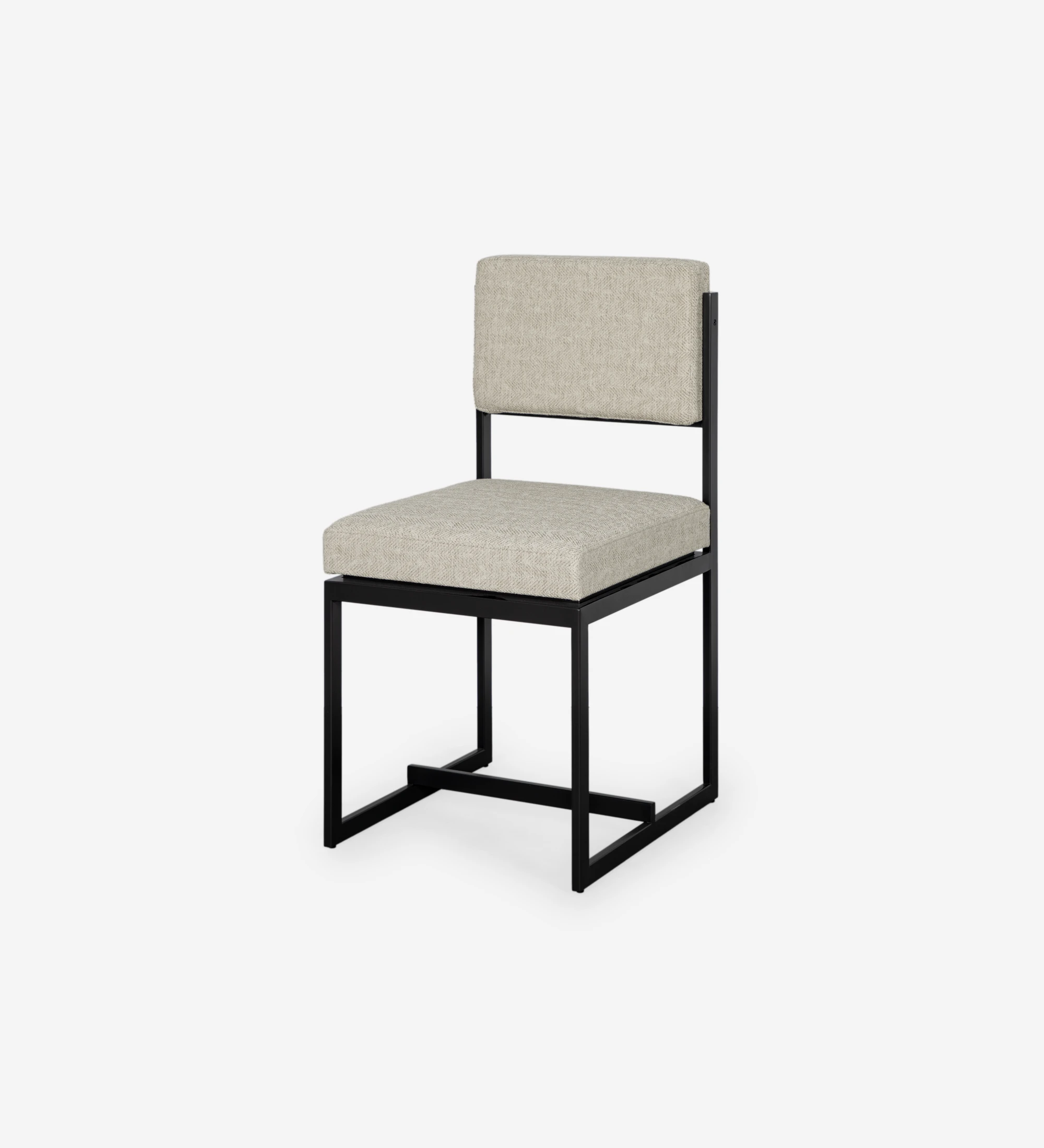 Cadeira com assento e encosto estofado a tecido, com estrutura metálica lacada a negro