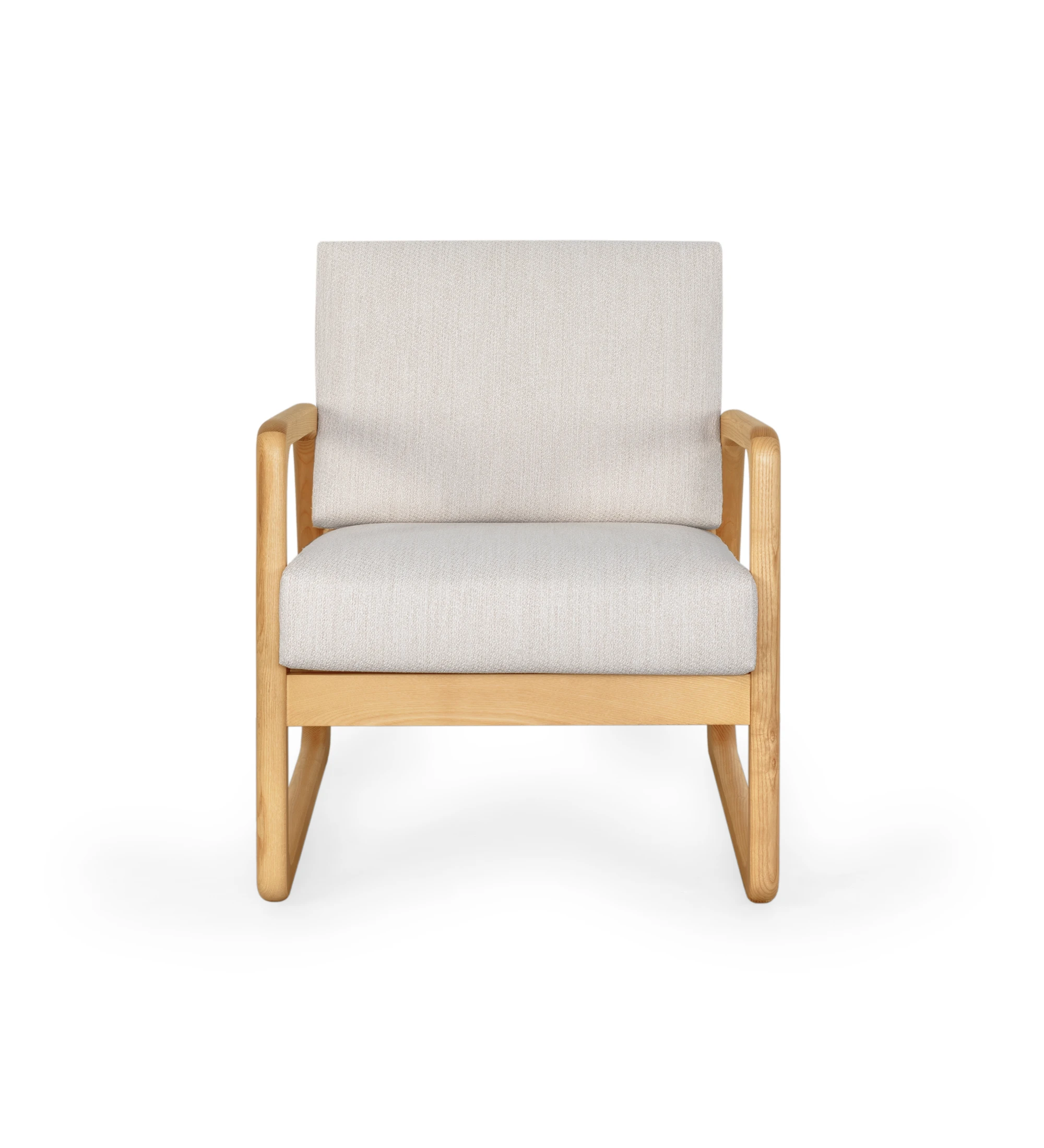 Fauteuil Antarte by IA recouvert en tissu gris clair, structure en bois naturel.