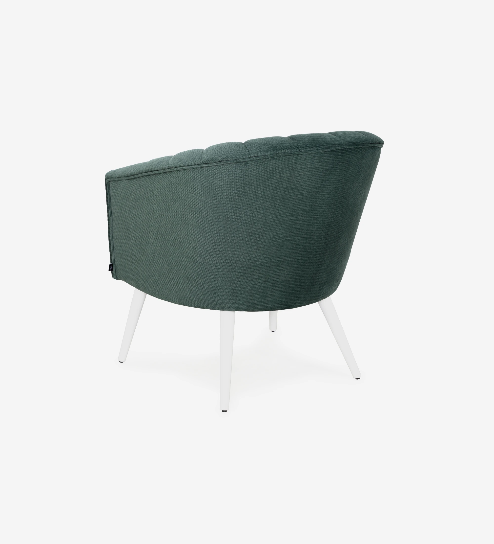 Sillón Tokyo tapizado en tela verde, pies lacados blanco.