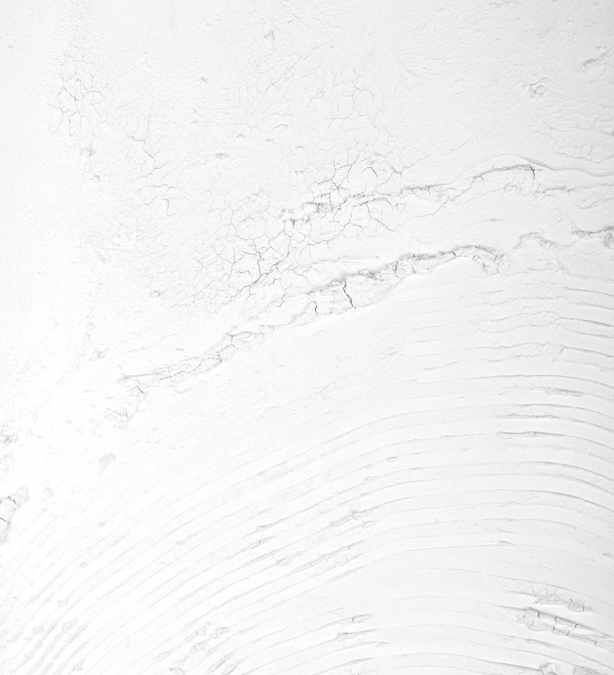 Cuadro abstracto y relieve en tonos blancos, marco de madera negro, 104 x 104 cm.