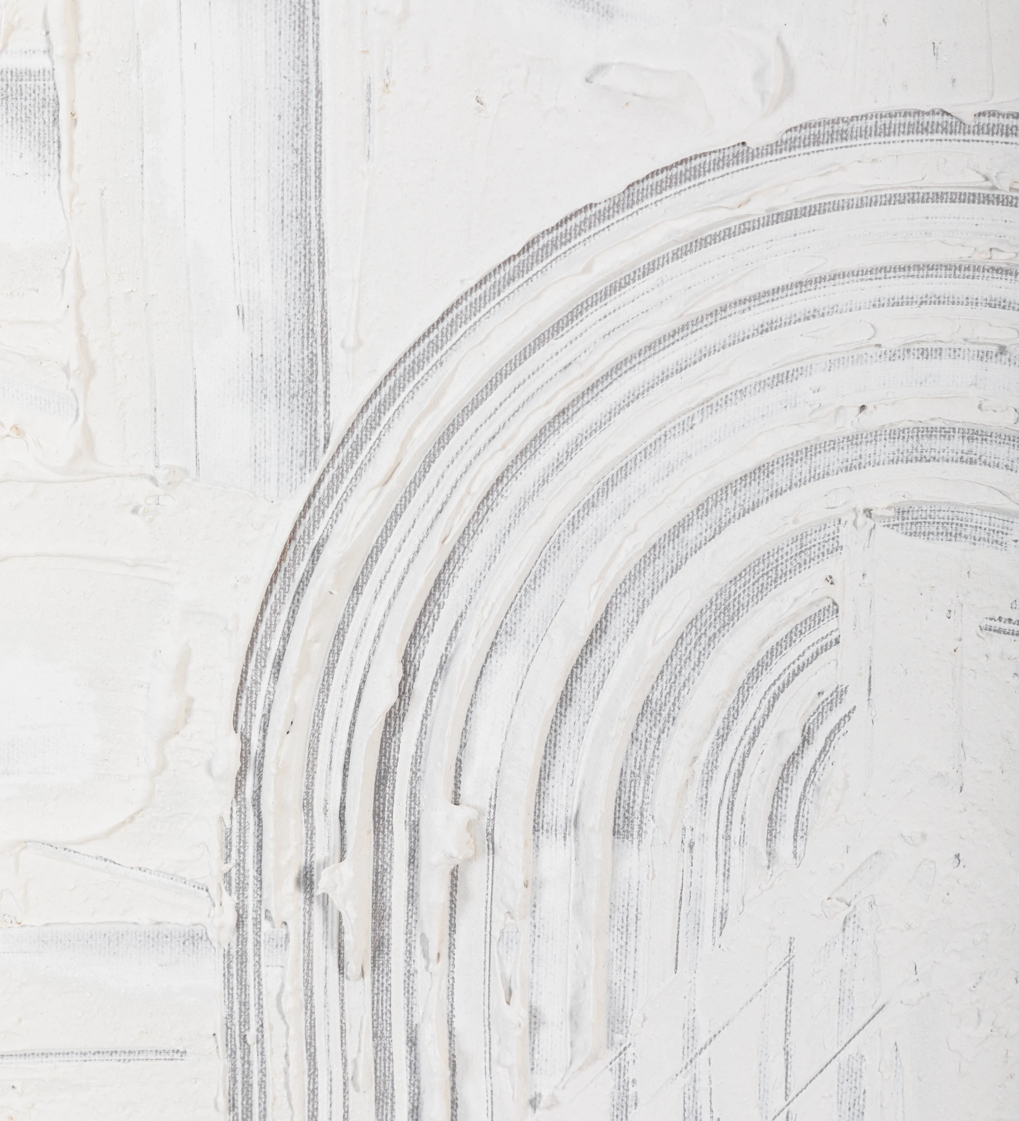 Cuadro abstracto con relieve en tonos neutros, marco de madera blanca, 104 x 104 cm.