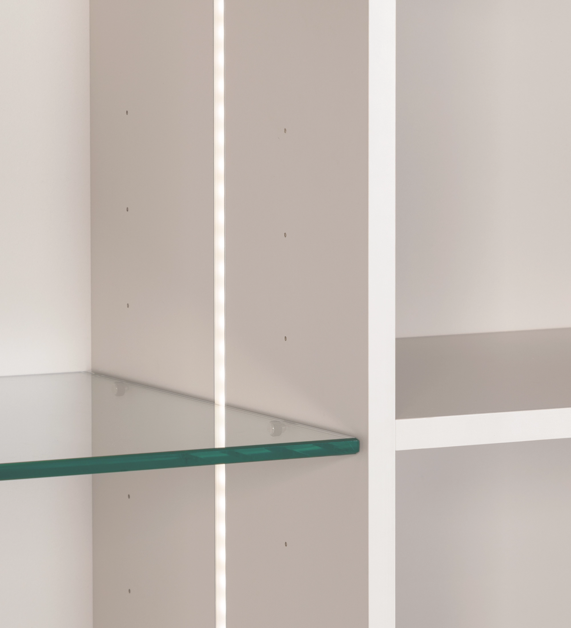 Showcase with lighting and sensor, 2 doors in natural oak, pearl structure.