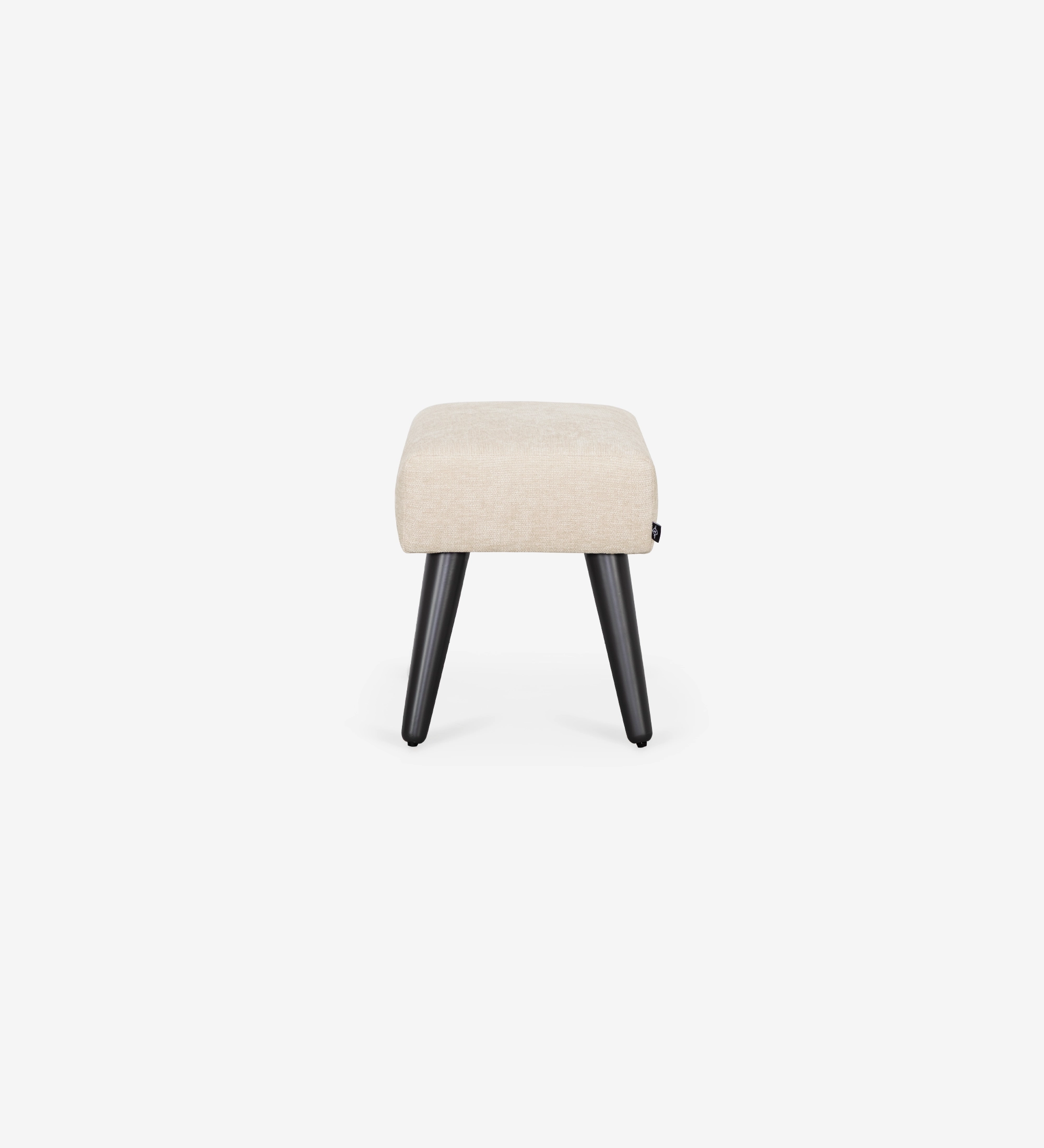 Pousa Pés Oslo, tecido bege, pés de madeira lacados a negro, estilo sofisticado e contemporâneo, visto de lado