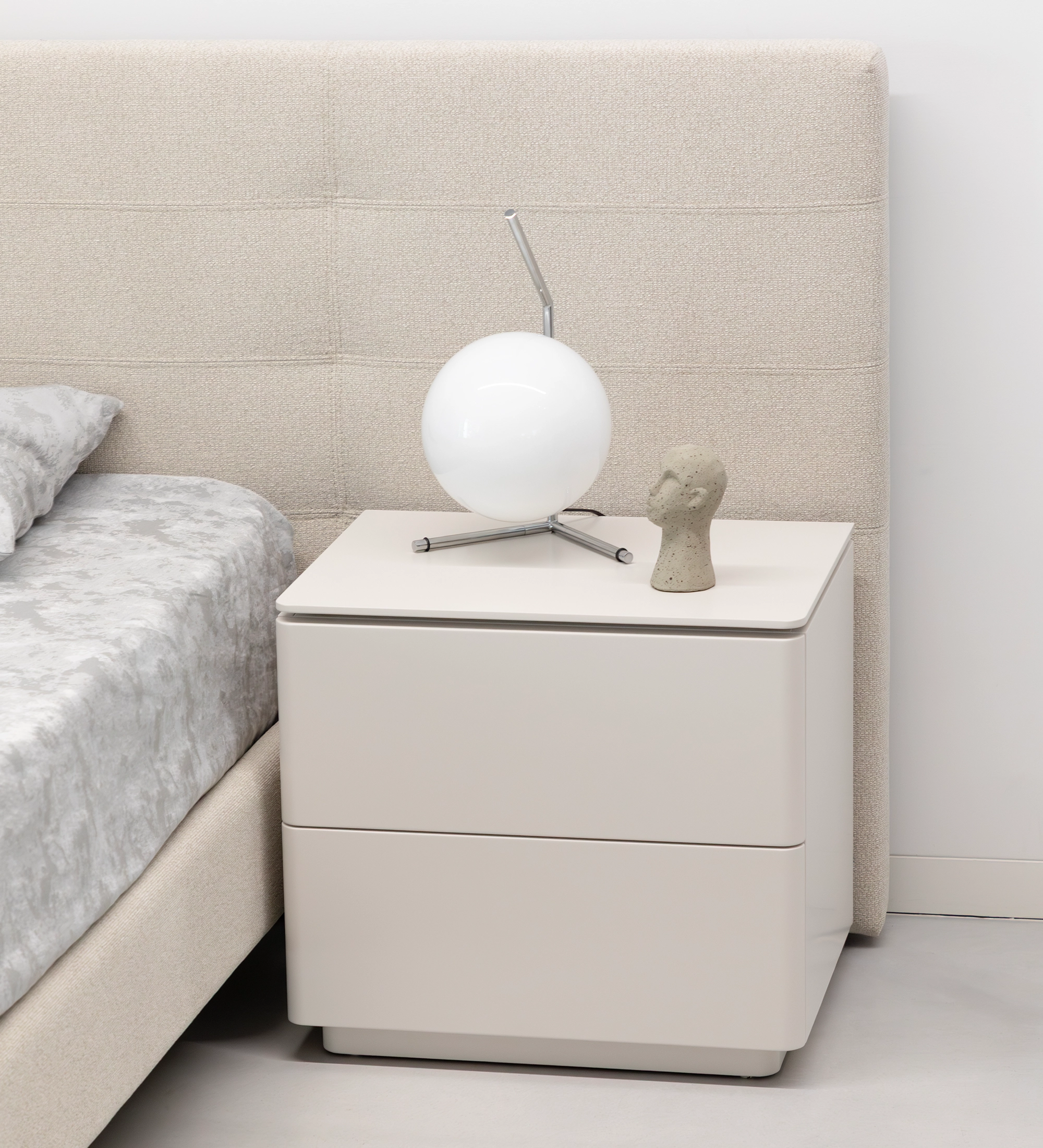 Bedside table with 2 drawers, in pearl lacquer.