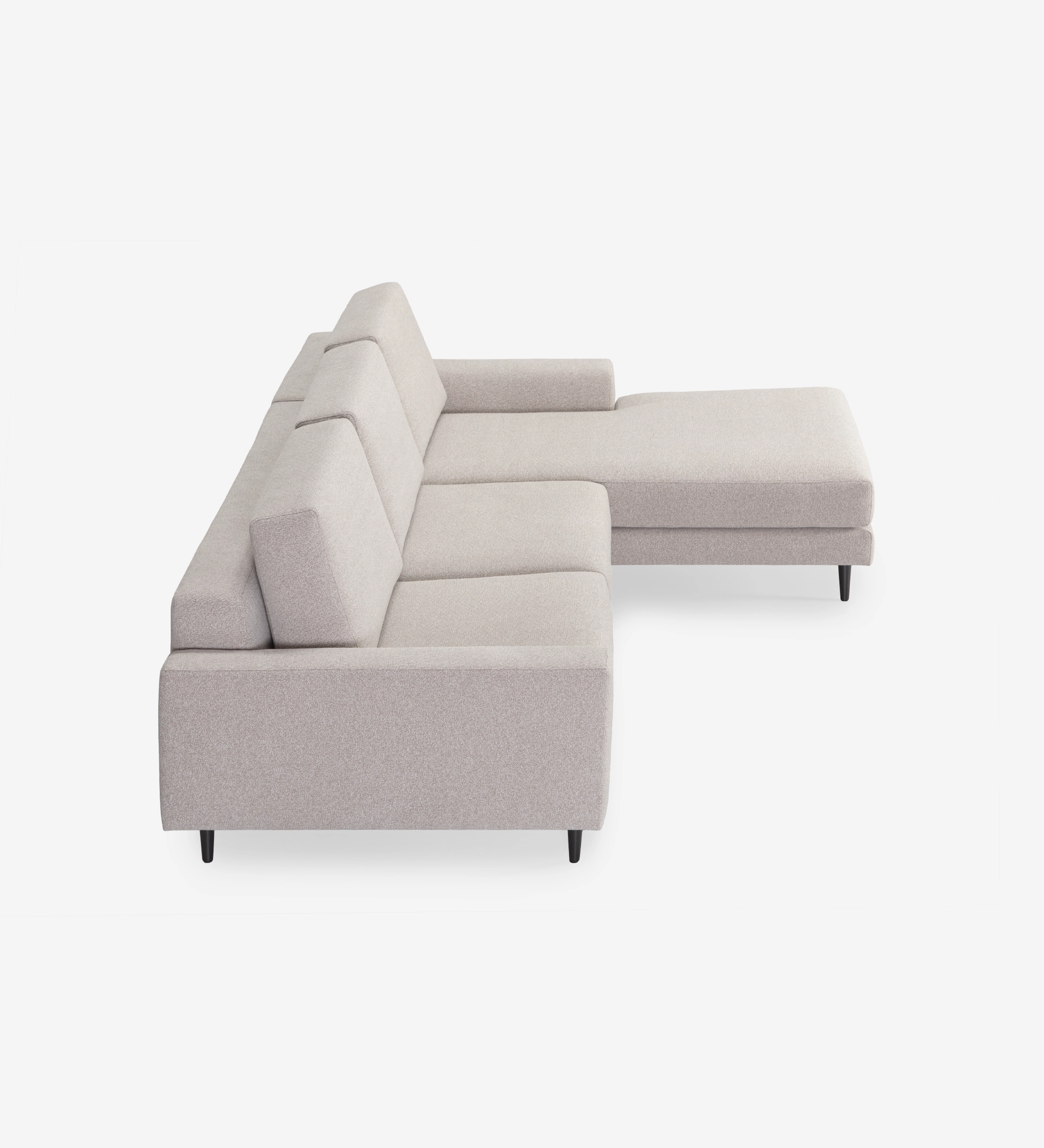 Sofá Oslo 2 lugares e chaise longue esquerda, estofado a tecido toffee, pés lacados a castanho escuro, 262 cm.