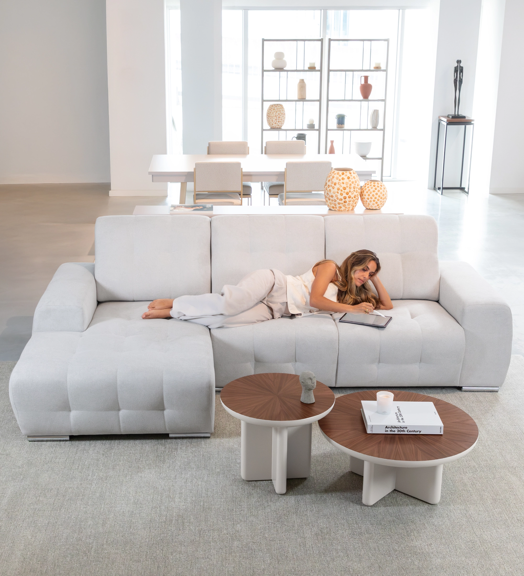 Sofá Madrid 2 plazas y chaise longue izquierdo, tapizado en tela gris, 287 cm.