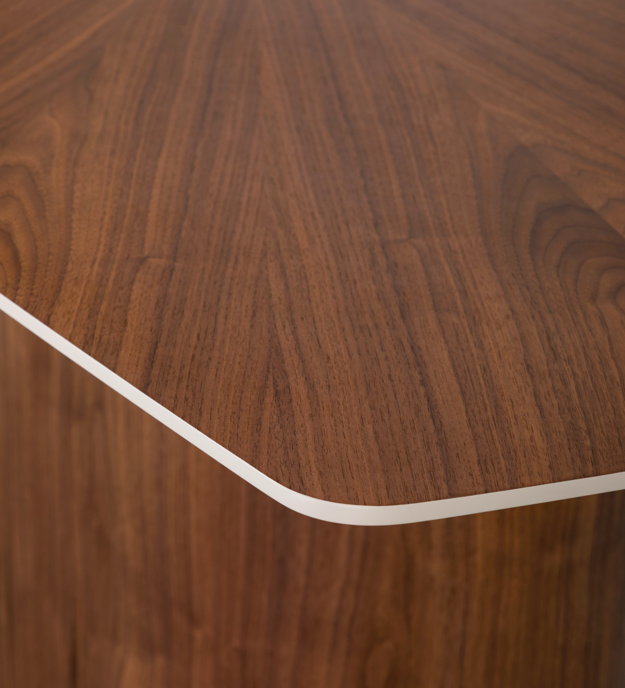 Paris rectangular dining table 180 x 100 cm, in natural walnut.