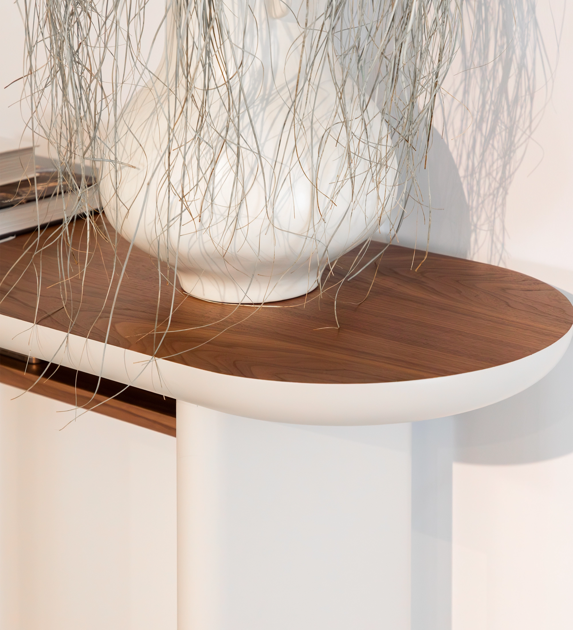 Paris console with top and shelf in natural-colored walnut and pearl lacquered legs.
