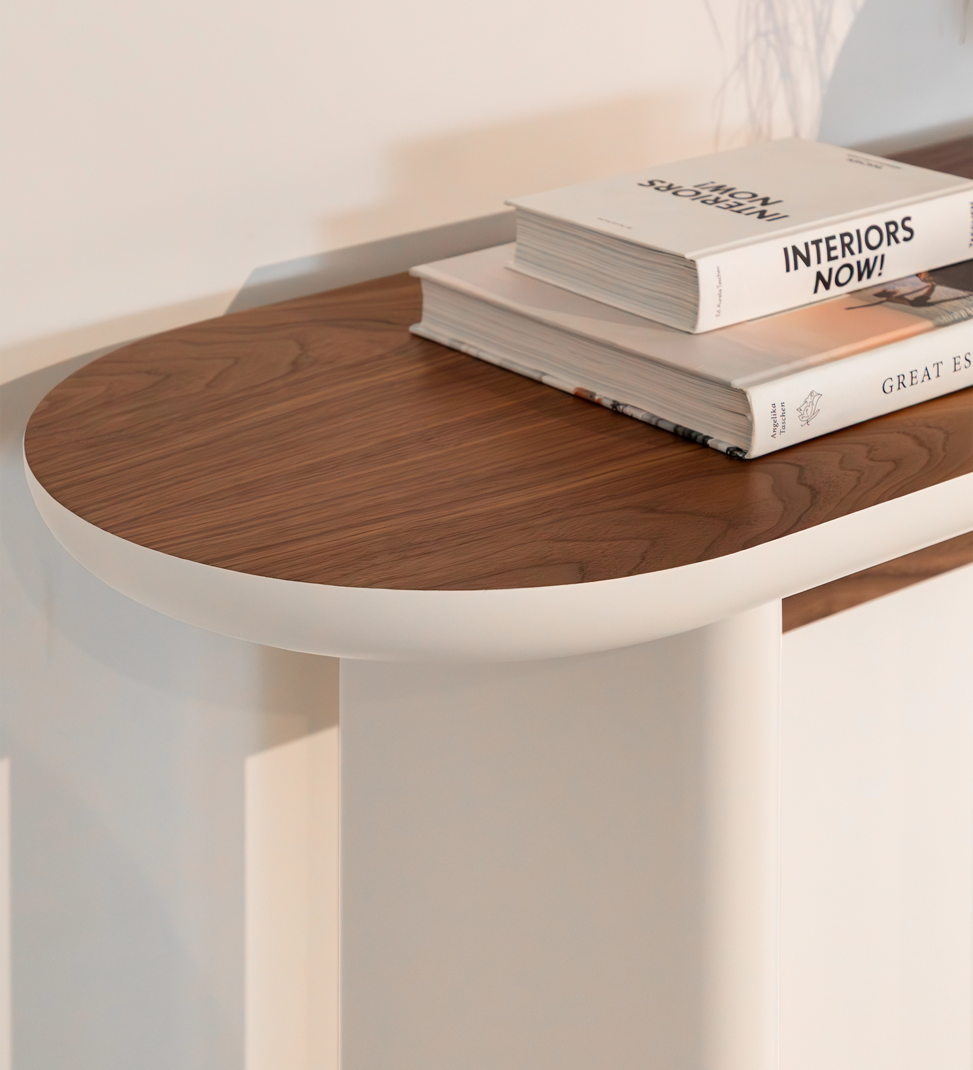 Paris console with top and shelf in natural-colored walnut and pearl lacquered legs.