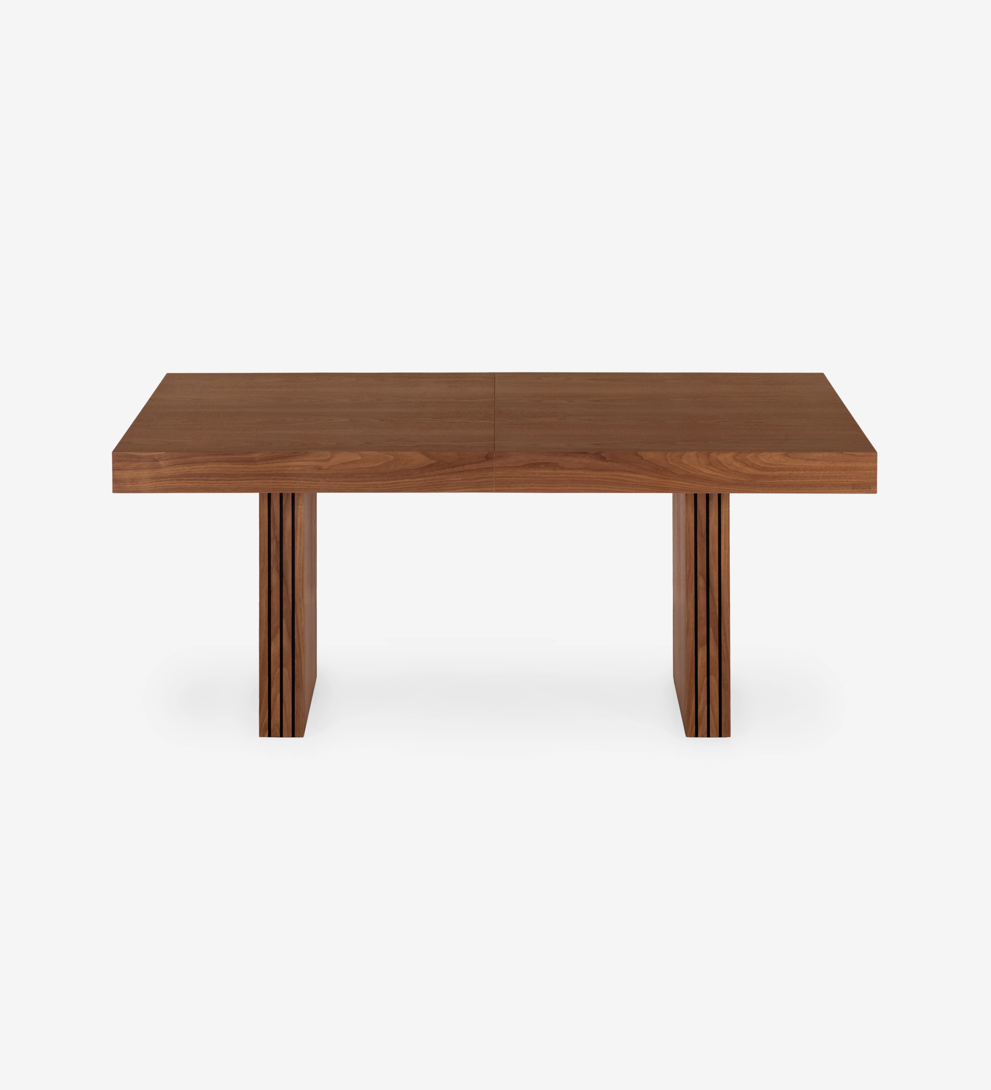 Mesa de jantar extensível retangular em nogueira natural, pés com frisos. 