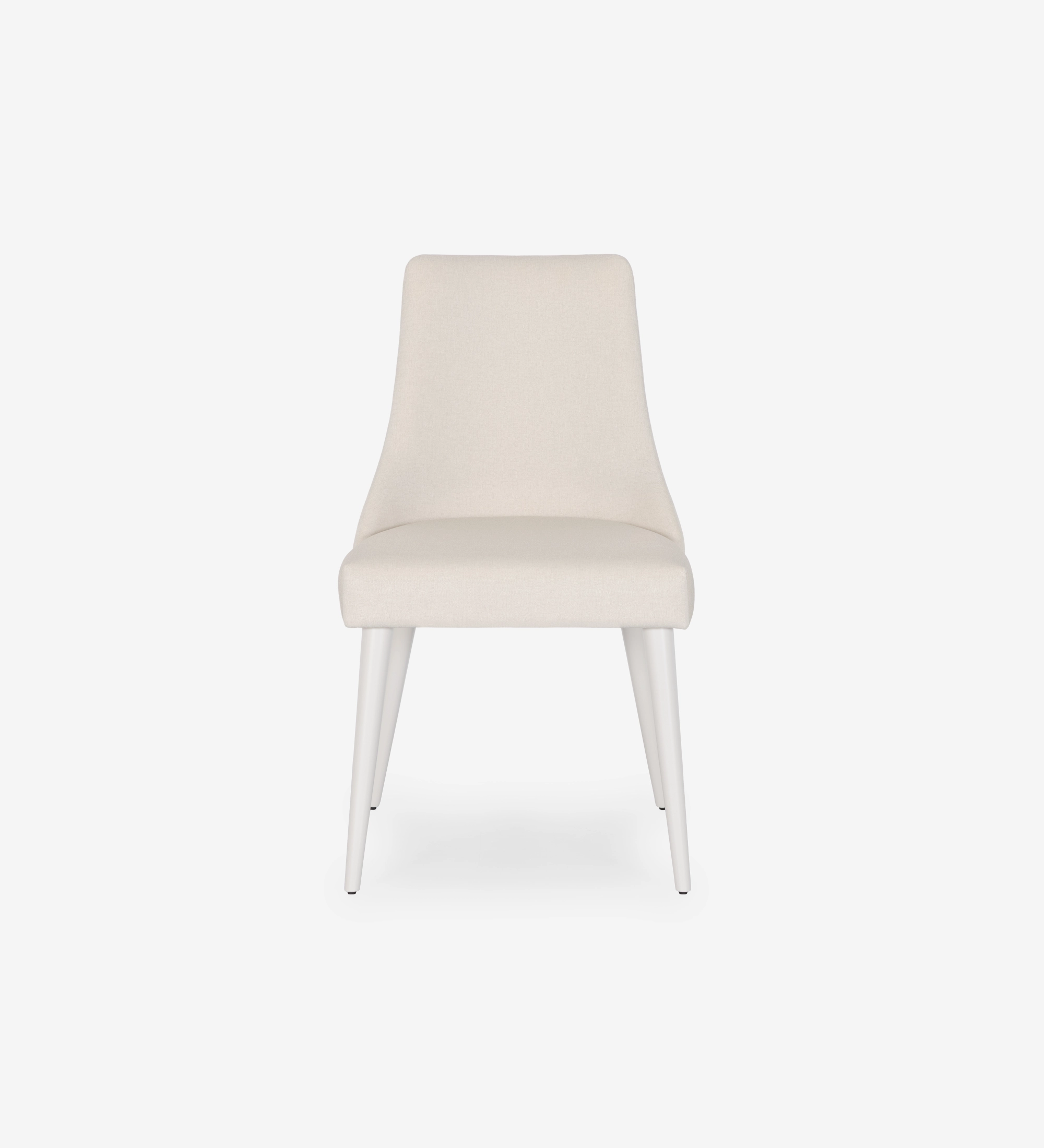 Silla Oslo tapizada en tela beige, pies lacados perla.