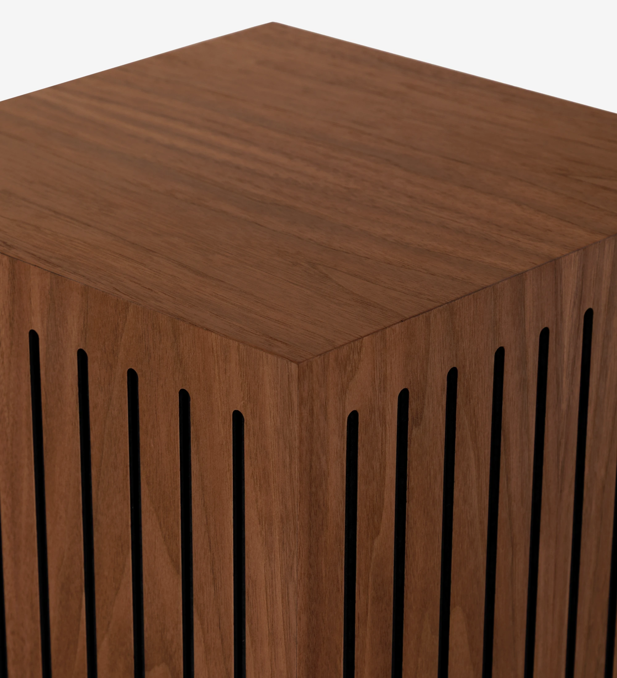 Socle avec frises en noyer naturel