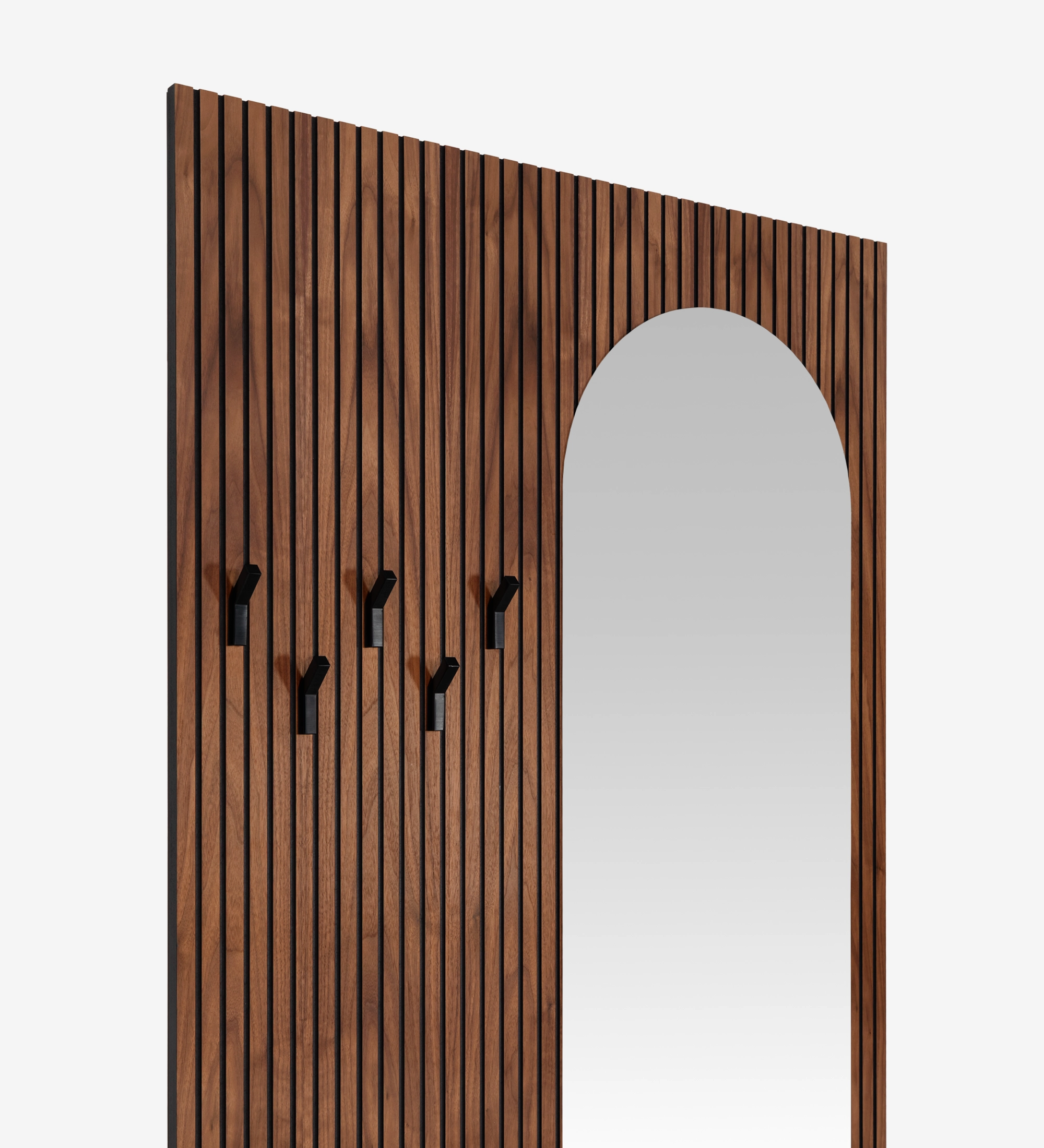 Panneau pour hall d'entrée en noyer naturel avec frises, avec miroir, crochets en noir.