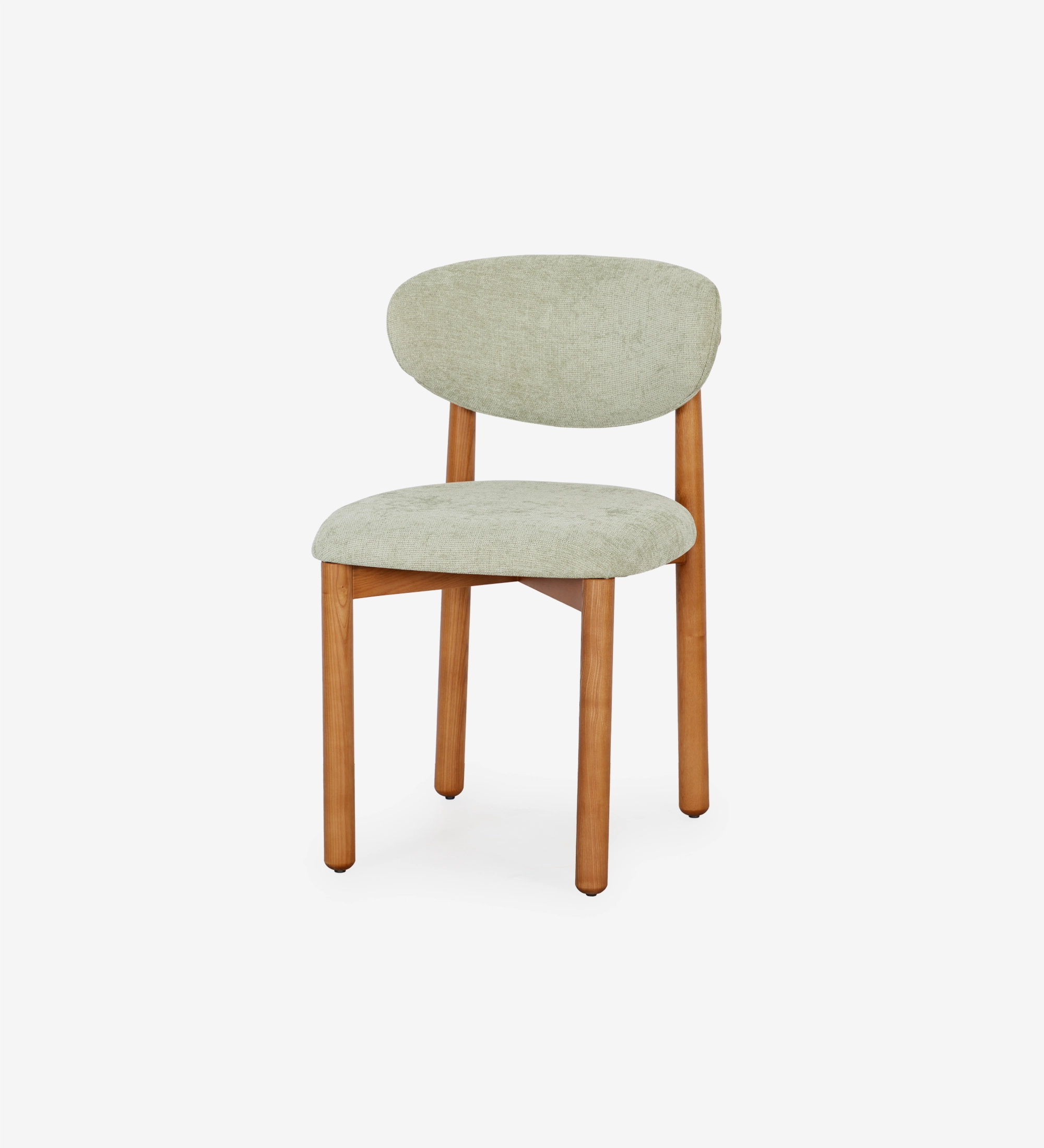 Silla de madera de fresno color miel, con asiento y respaldo tapizados en tela verde.