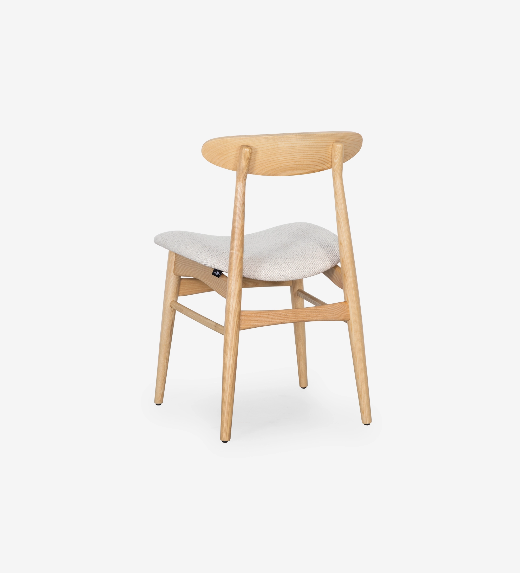 Silla de madera de fresno, color natural con asiento tapizado en tejido perla.