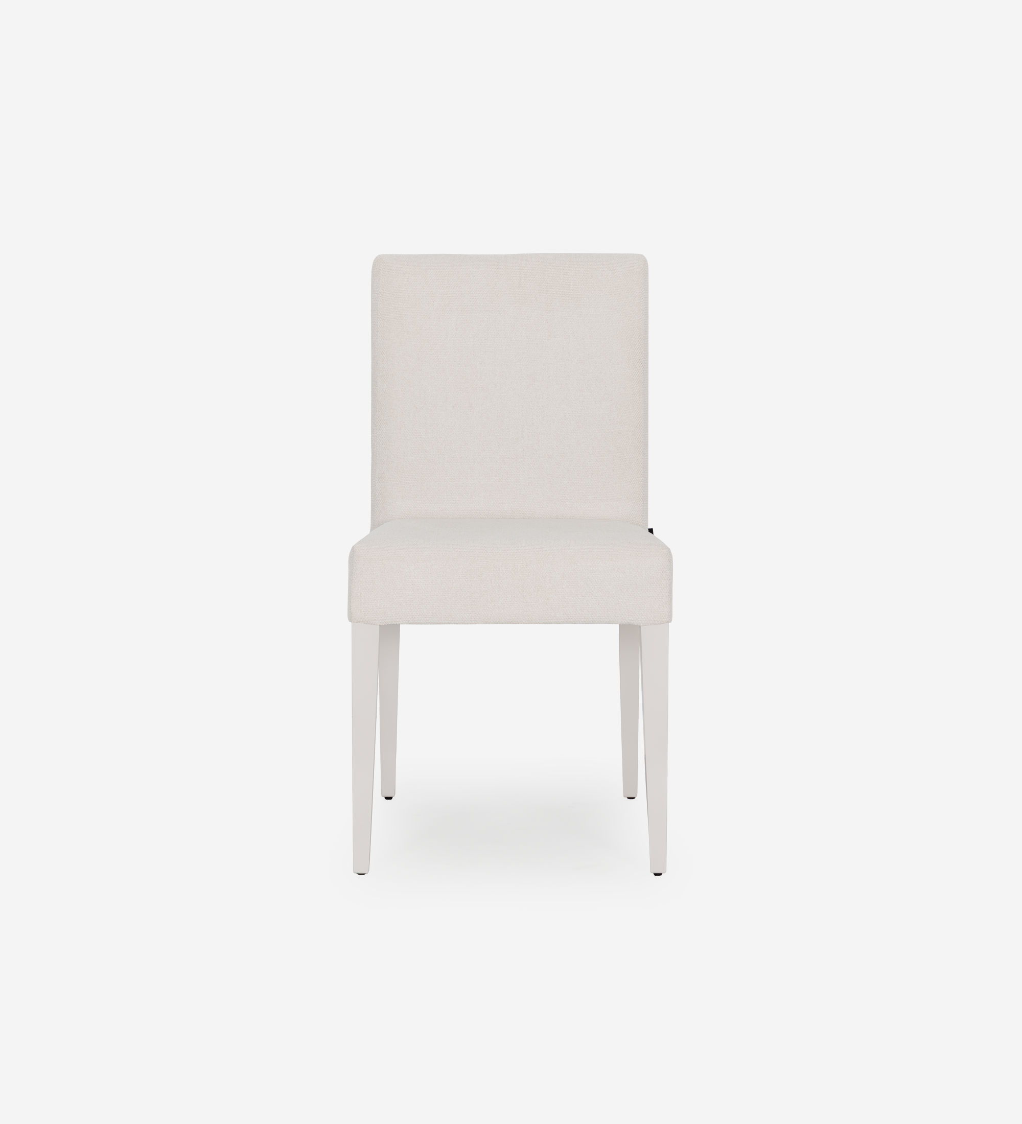 Chaise rembourrée en tissu, pieds laqués perle.
