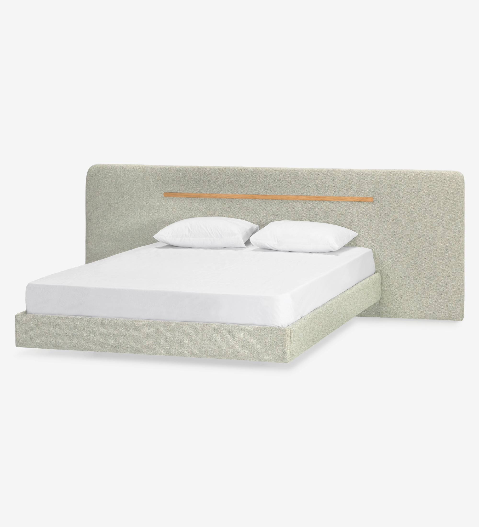 Cama de casal com cabeceira e base suspensa estofada em tecido verde, pormenor em carvalho natural.