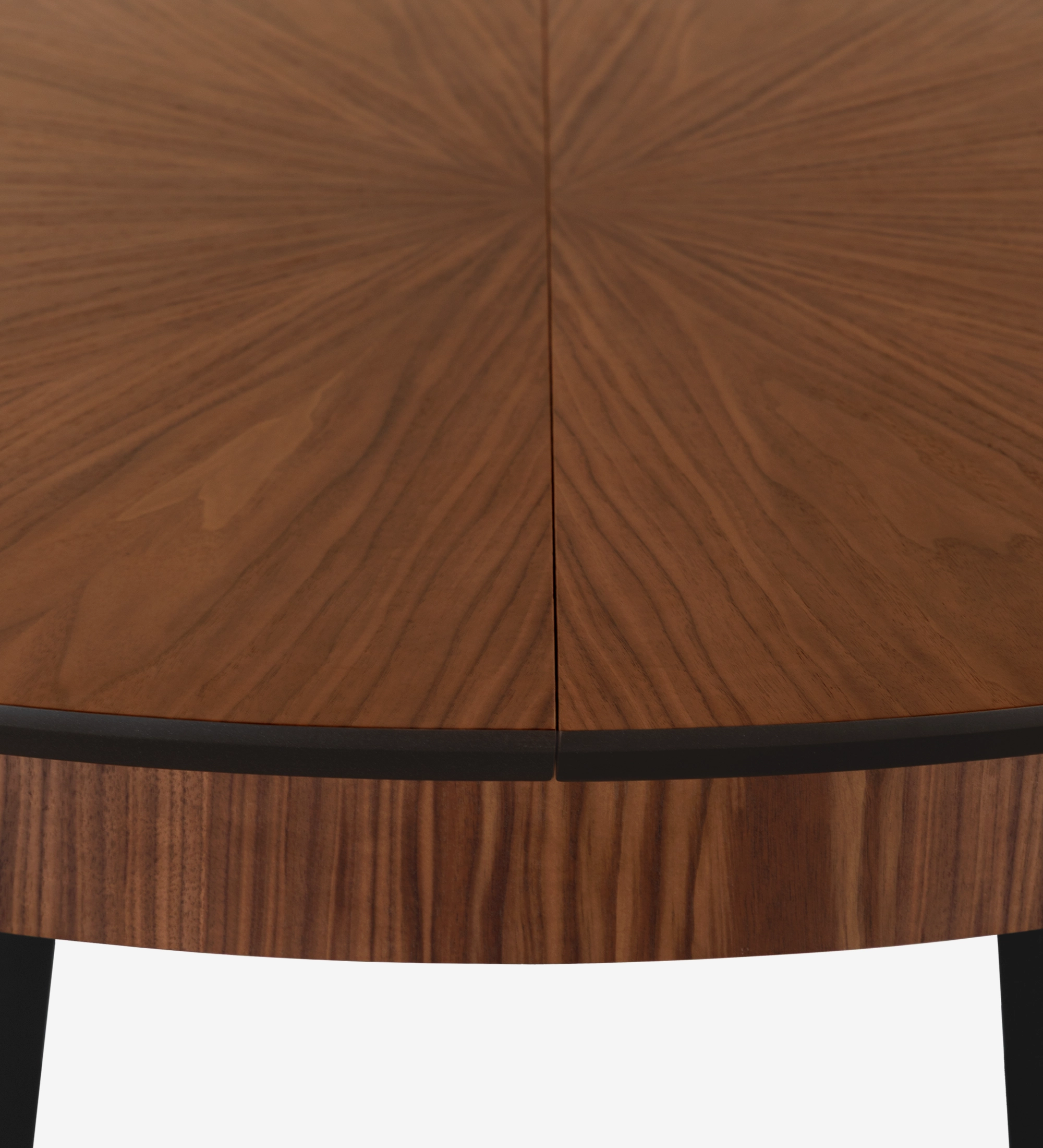 Mesa de jantar extensível redonda com tampo espinhado em nogueira natural e pés lacados a negro