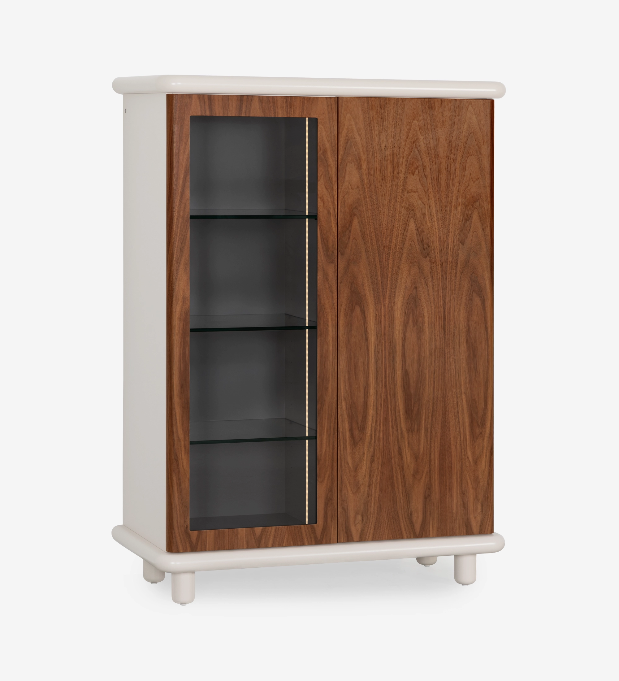 Vitrine com iluminação e sensor, 2 portas em nogueira natural com estrutura em pérola.