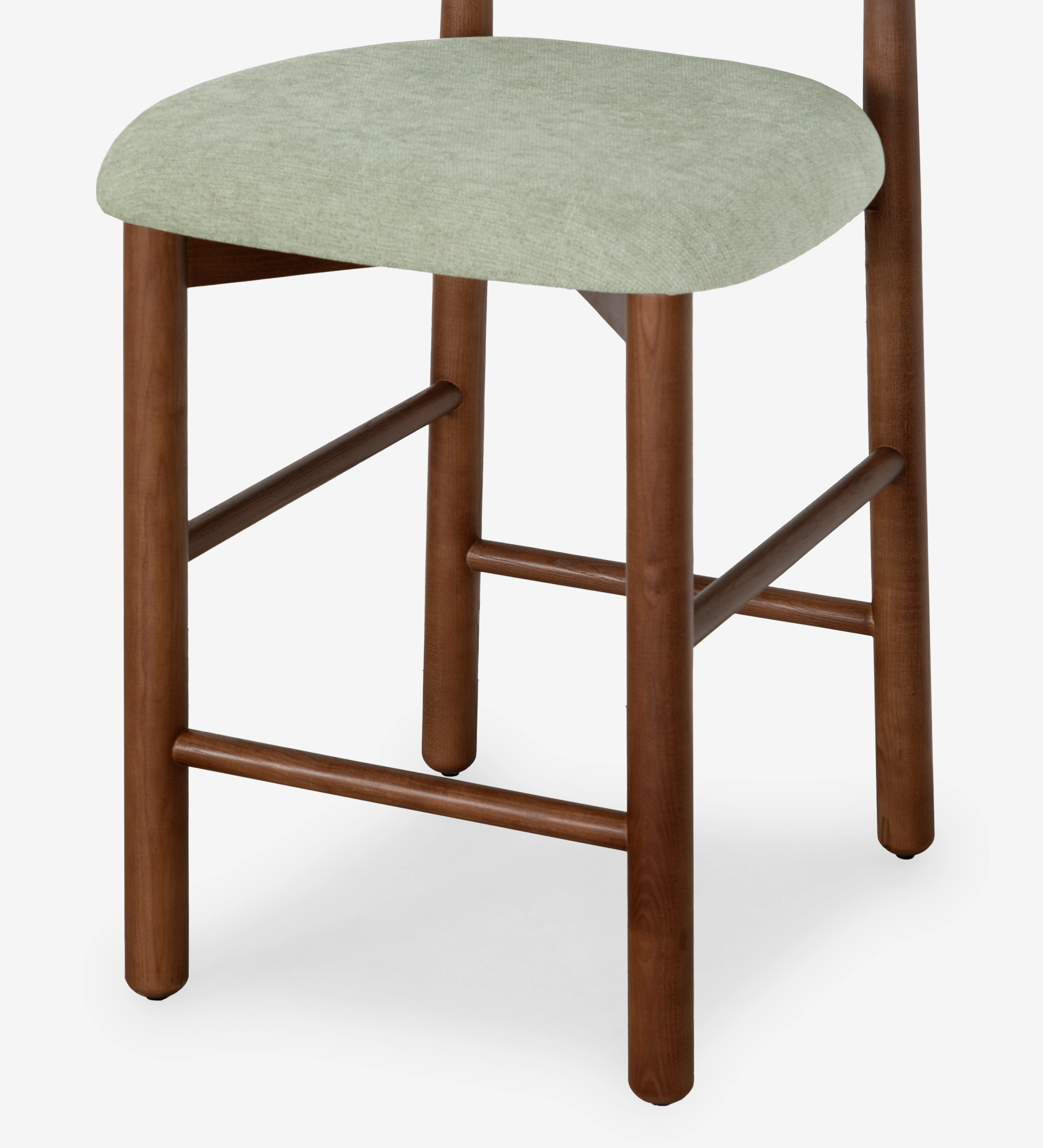 Tabouret en bois de frêne couleur noyer, avec assise et dossier rembourrés en tissu vert.