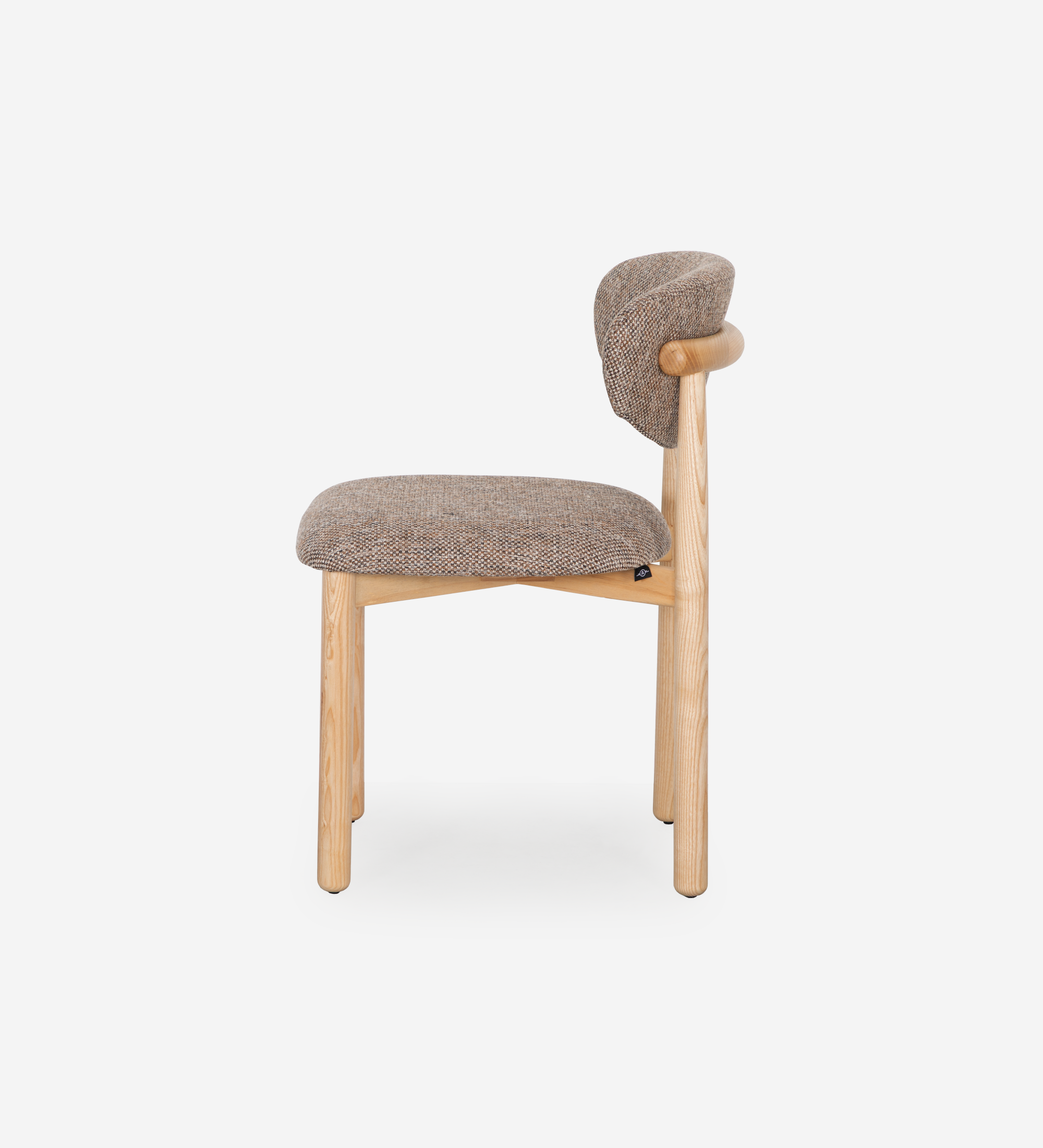Chair in natural ash wood, with seat and backrest upholstered in multicolored fabric, primarily brown and pearl.