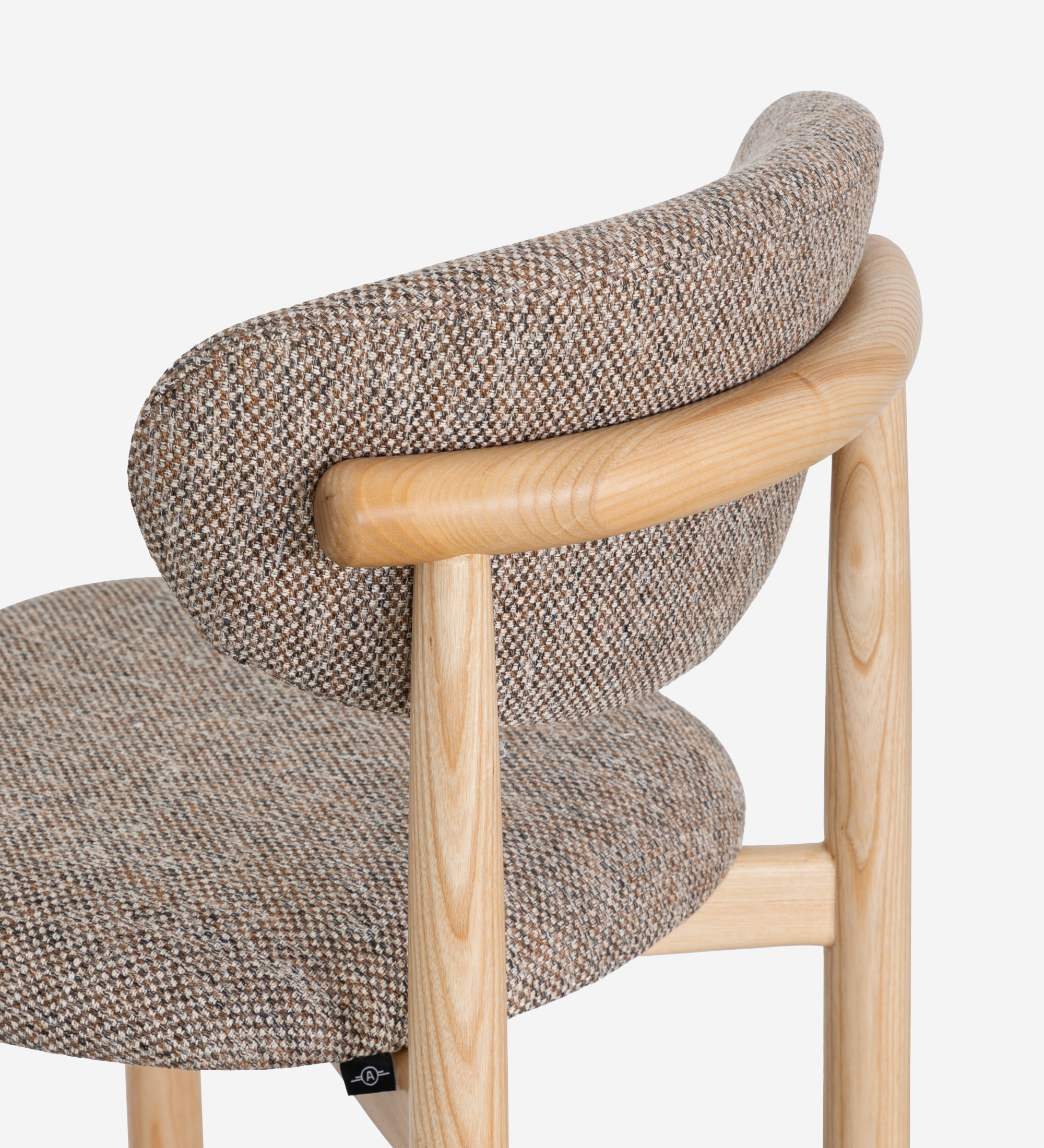 Chair in natural ash wood, with seat and backrest upholstered in multicolored fabric, primarily brown and pearl.