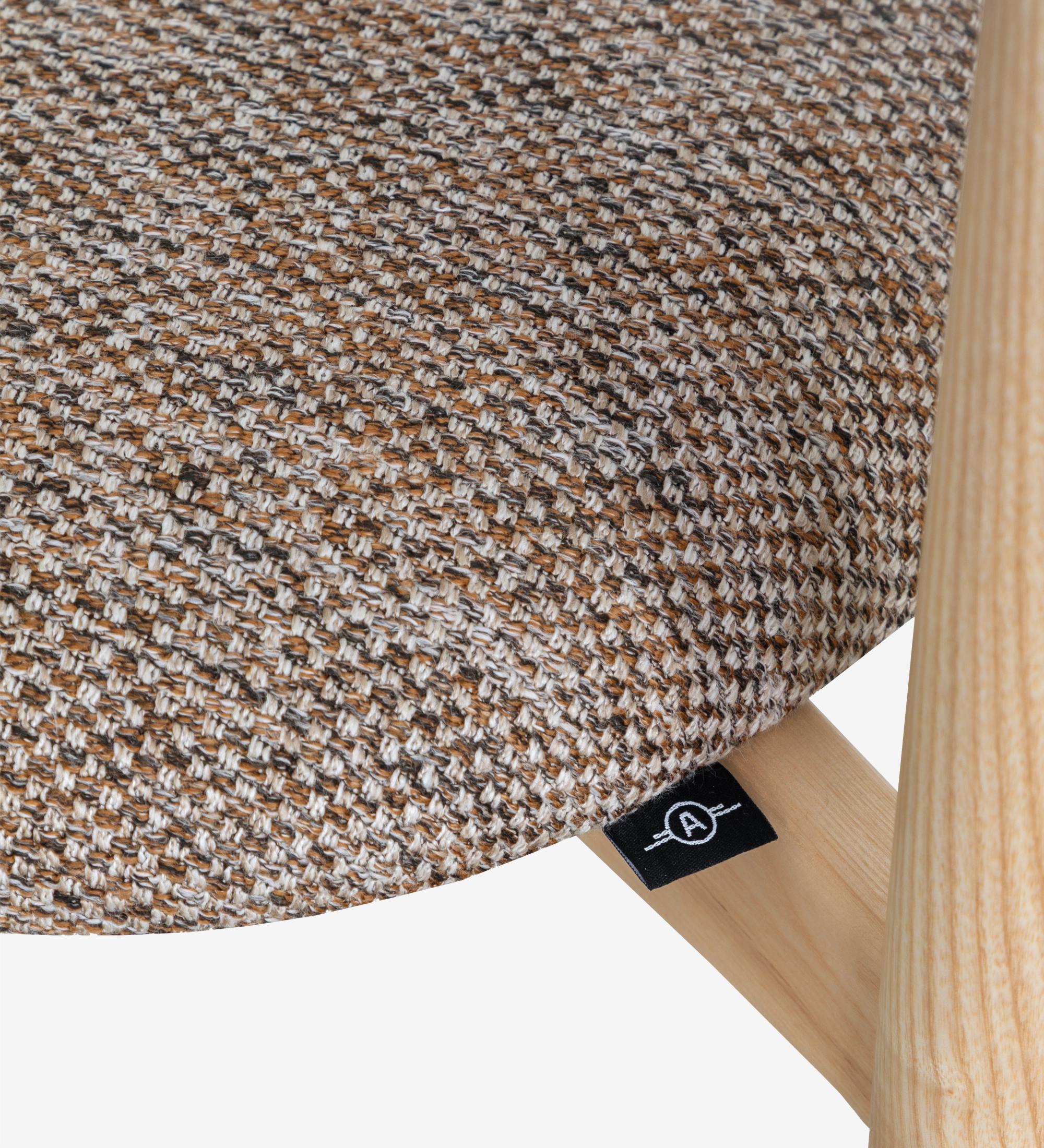 Chair in natural ash wood, with seat and backrest upholstered in multicolored fabric, primarily brown and pearl.
