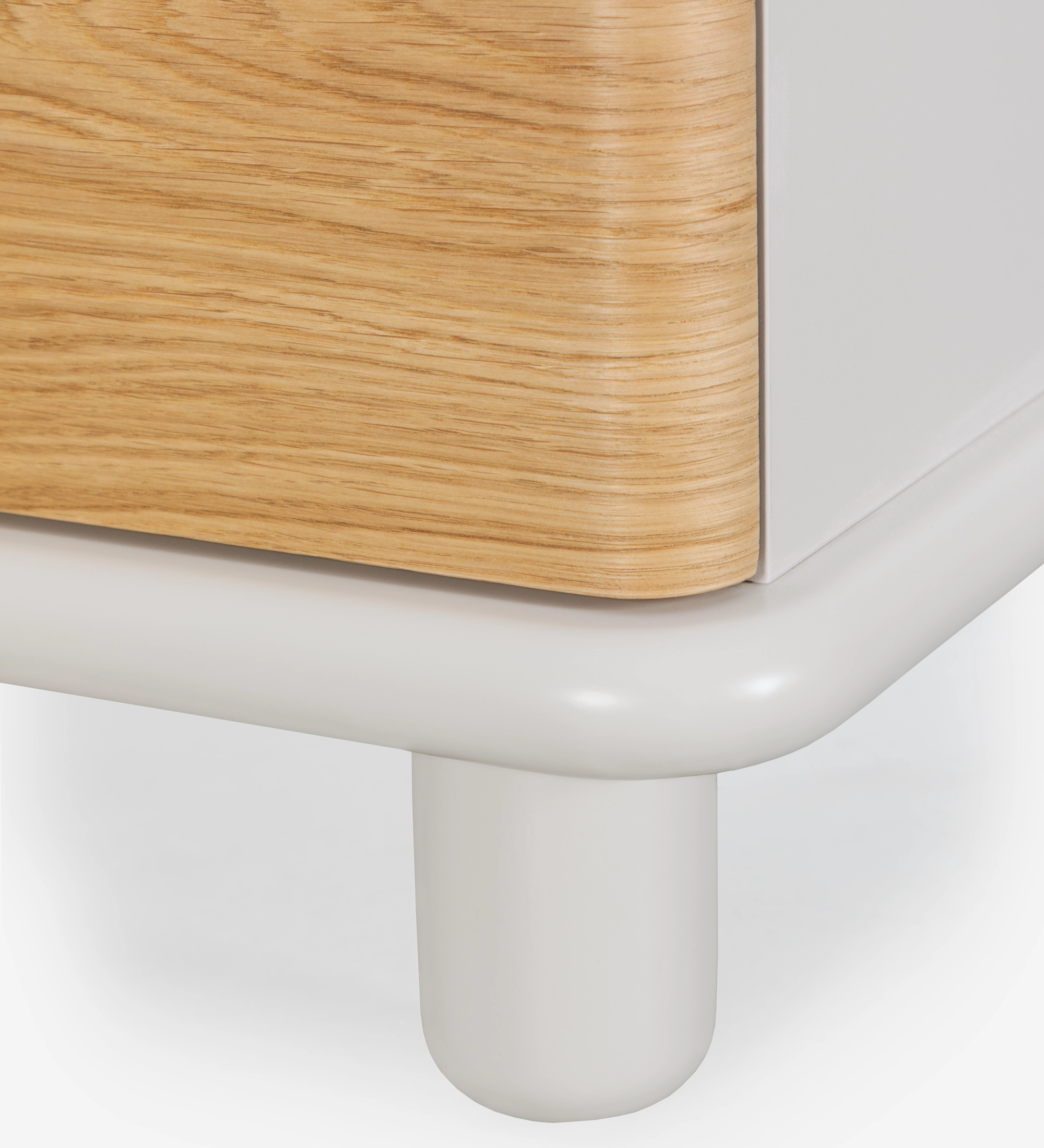Commode à 3 grands tiroirs en noyer naturel, structure perlée.