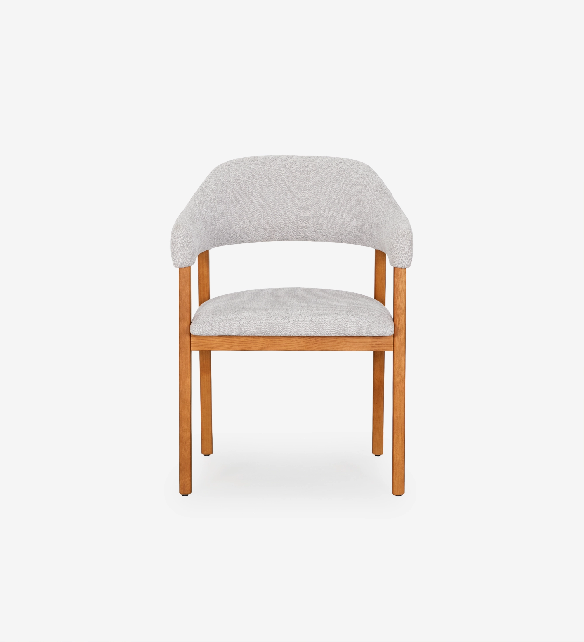 Silla con brazos, en madera de fresno color miel, con asiento y respaldo tapizados en tela gris claro