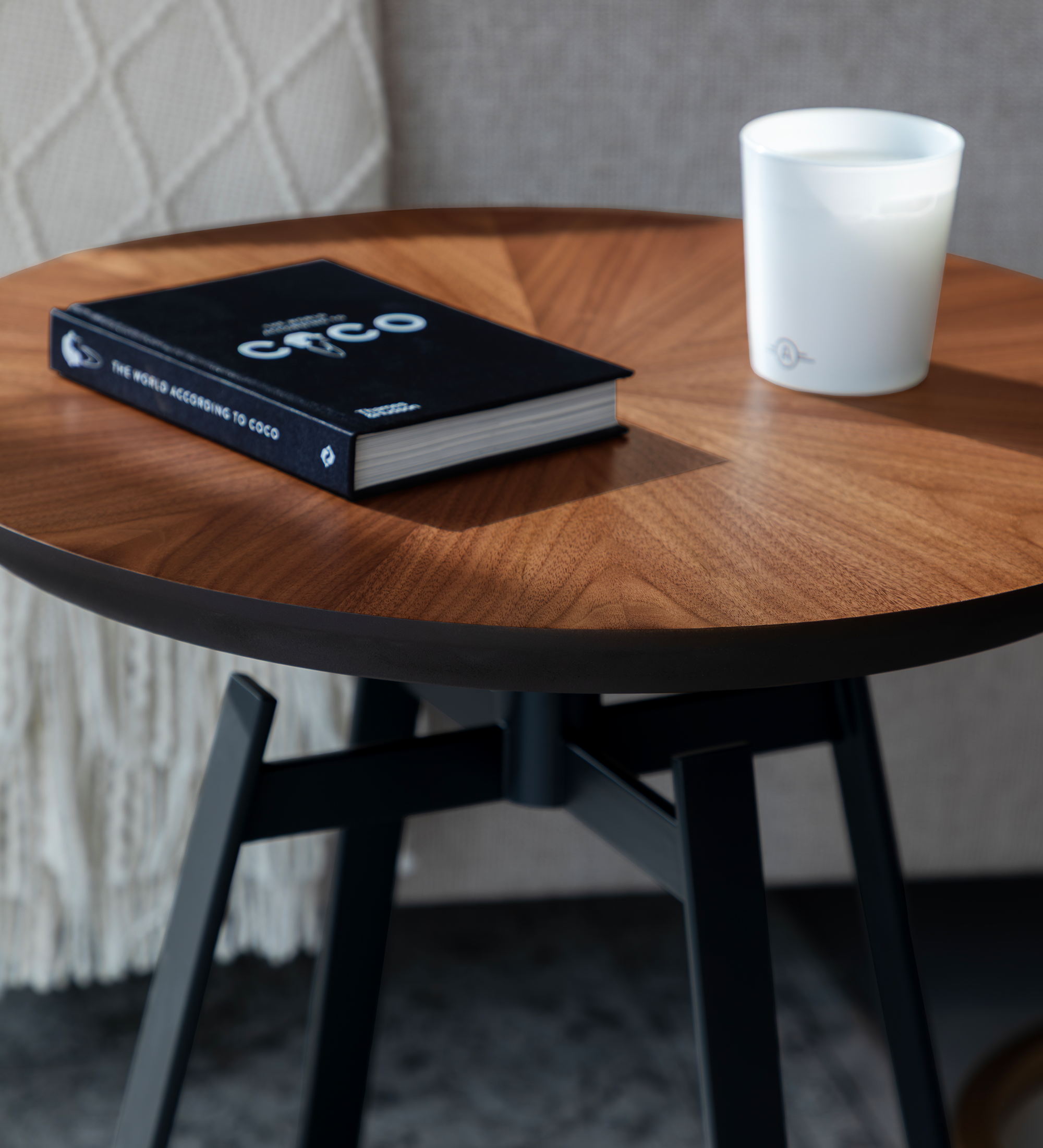 Tokyo round side table, natural walnut top, black lacquered metal foot, Ø 48,5 cm.