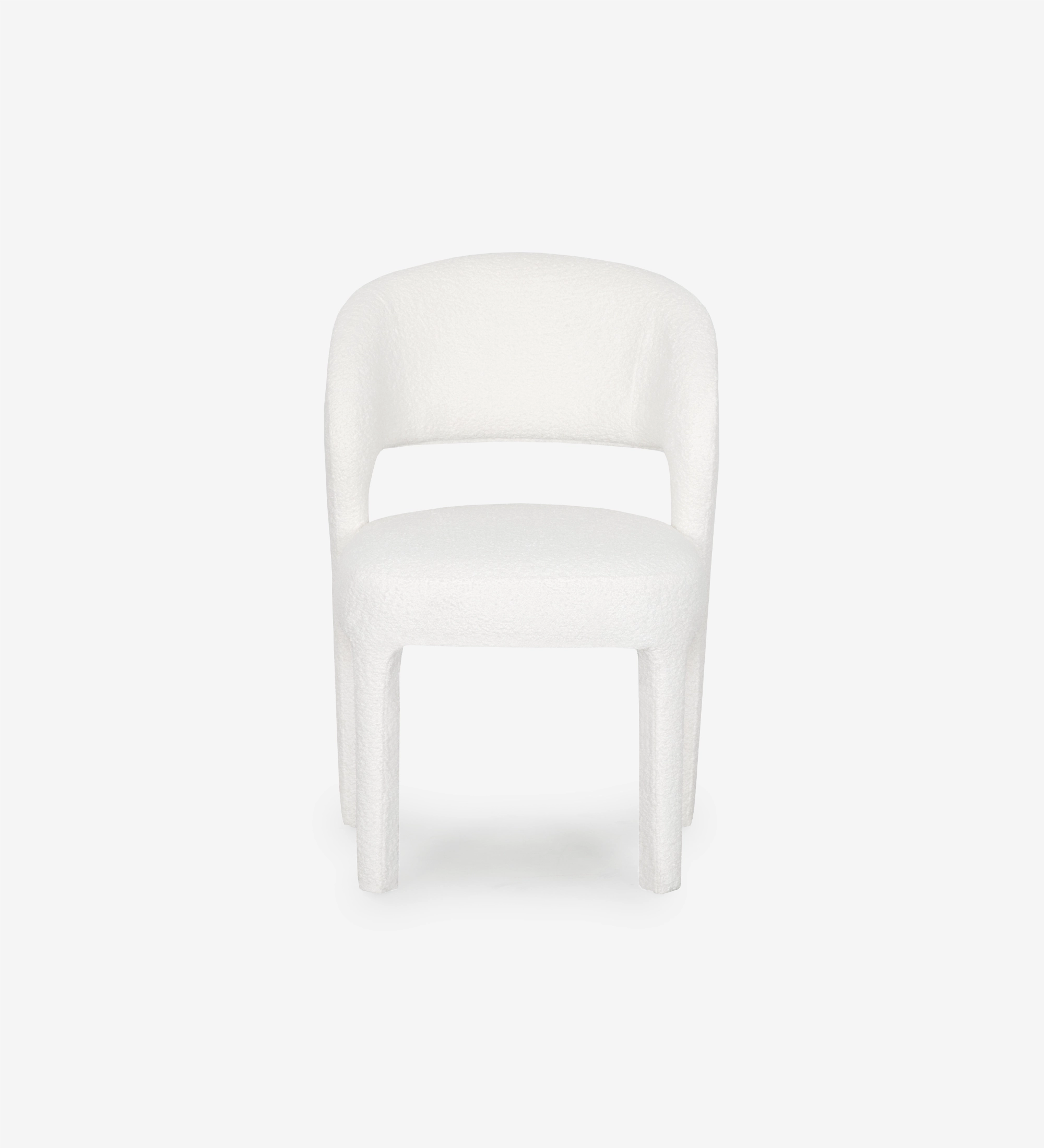 Cadeira estofada a tecido branco.