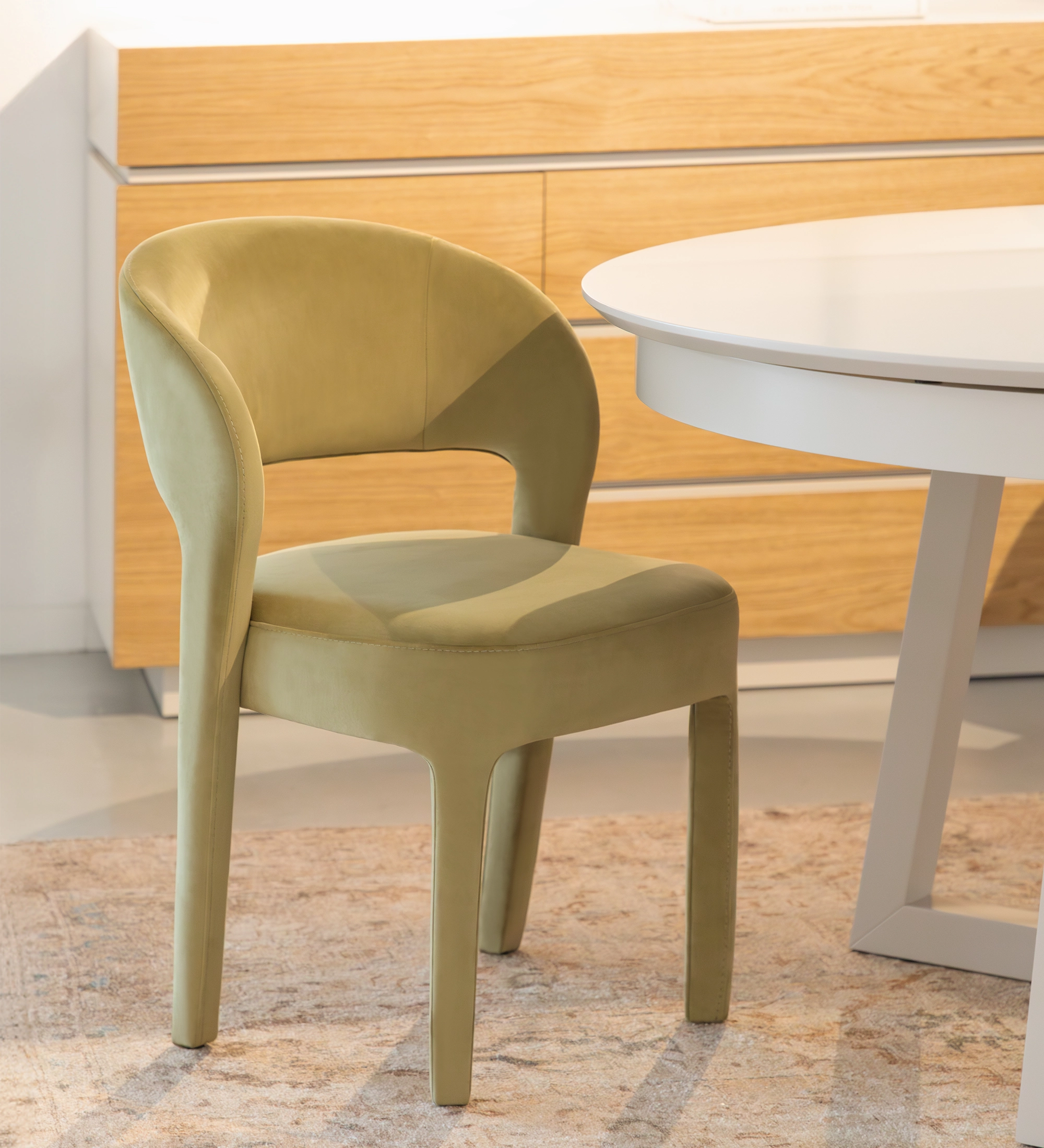 Mónaco Chair olive-green upholstered chair with curved back and open lower back