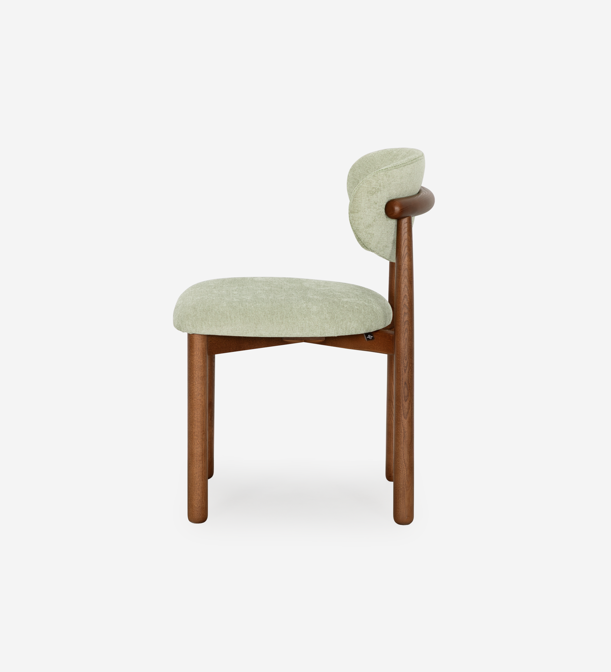 Chaise Nice vue de profil, assise et dossier vert clair rembourrés, structure en bois foncé