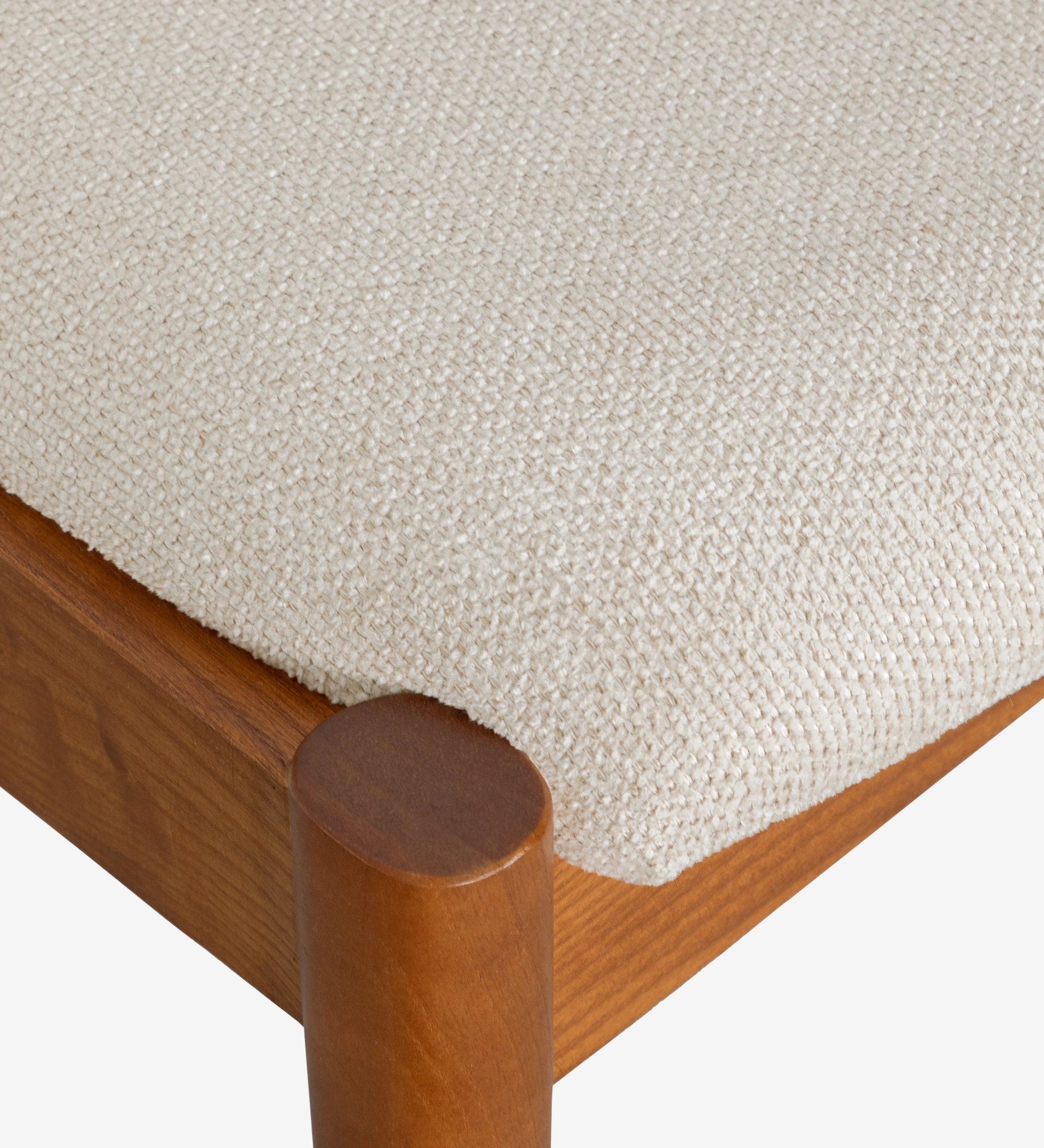 Chaise Elba assise en tissu crème texturé et pied en bois