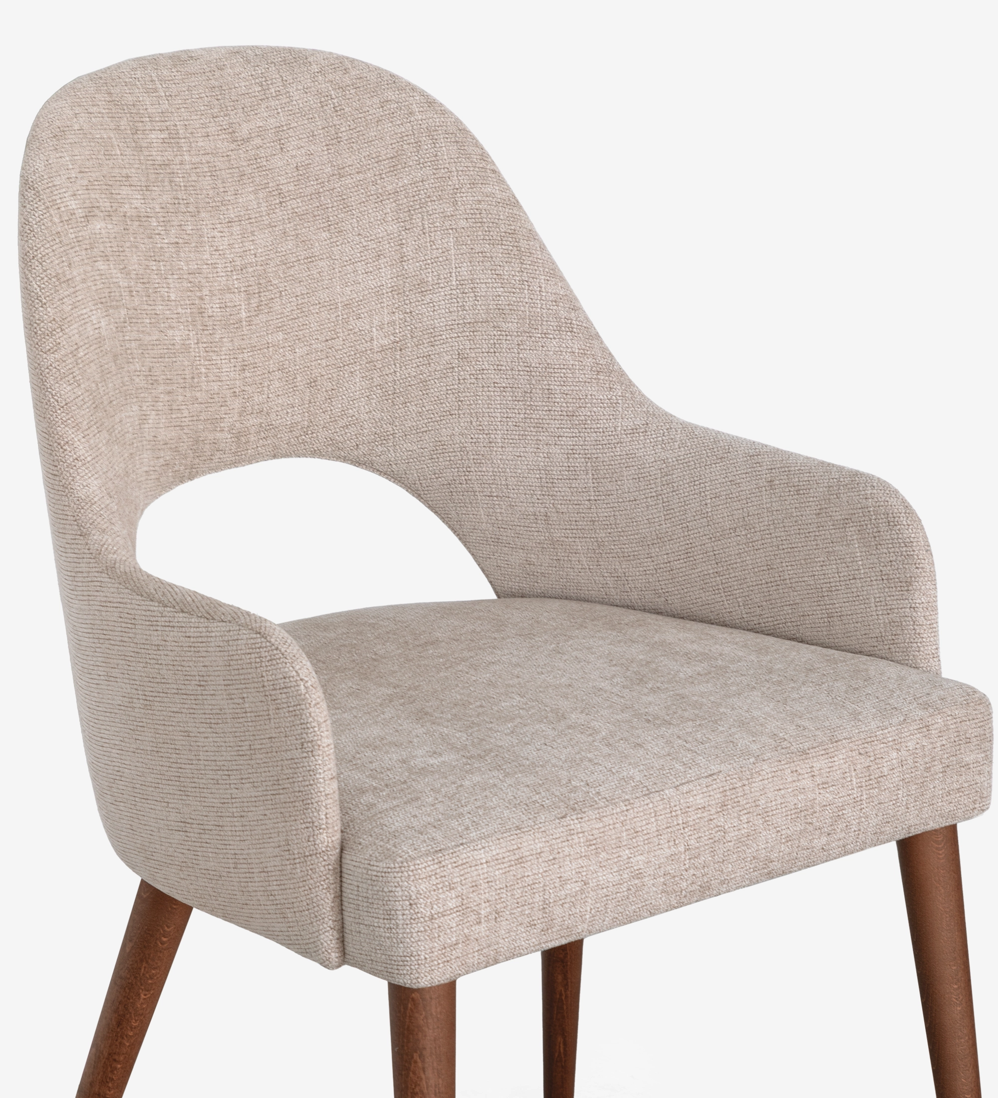 Chaise Paris beige en tissu, dossier incurvé ajouré et pieds en bois.