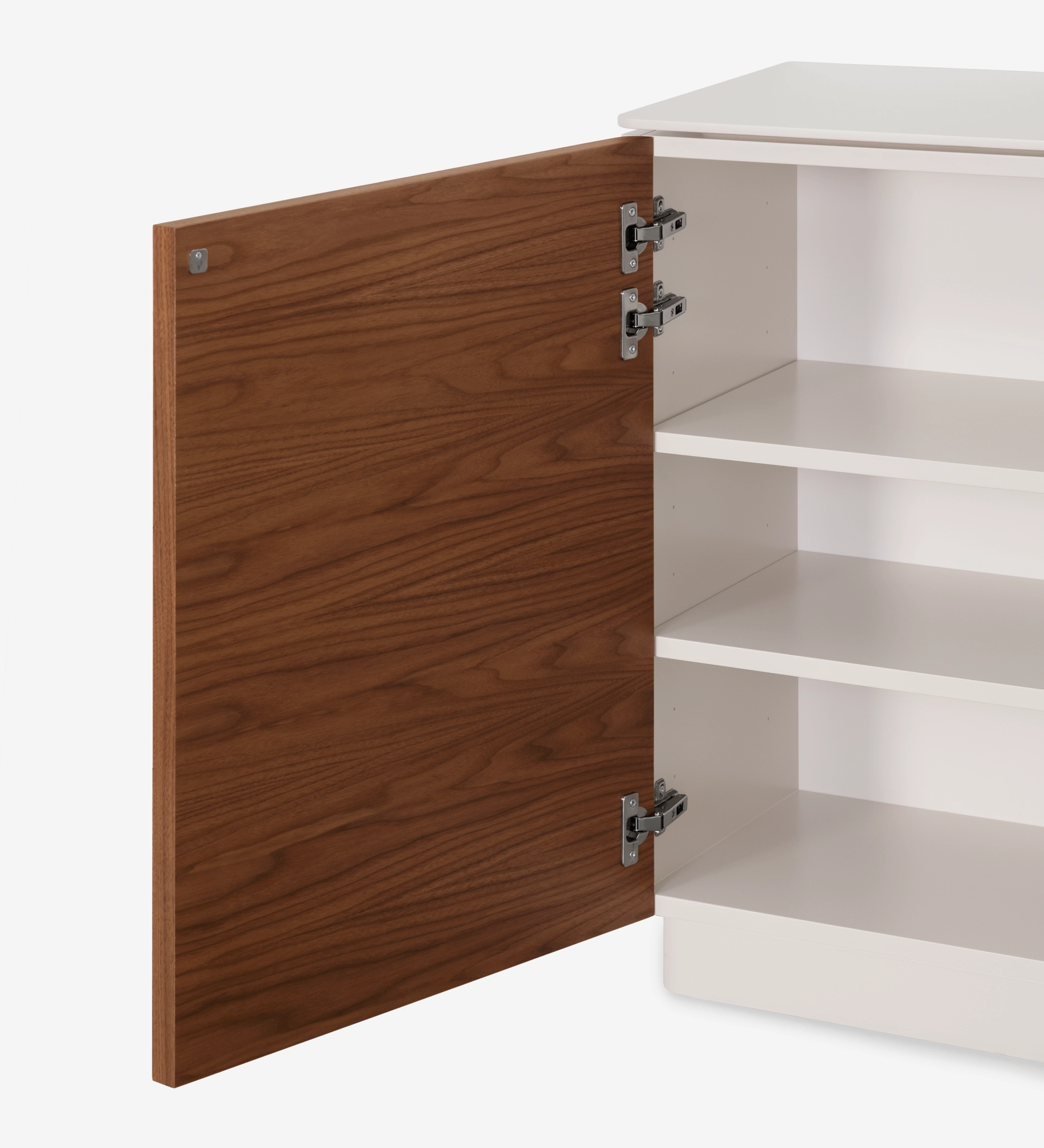 Sapateira Geneve branca com porta castanha aberta e prateleiras interiores