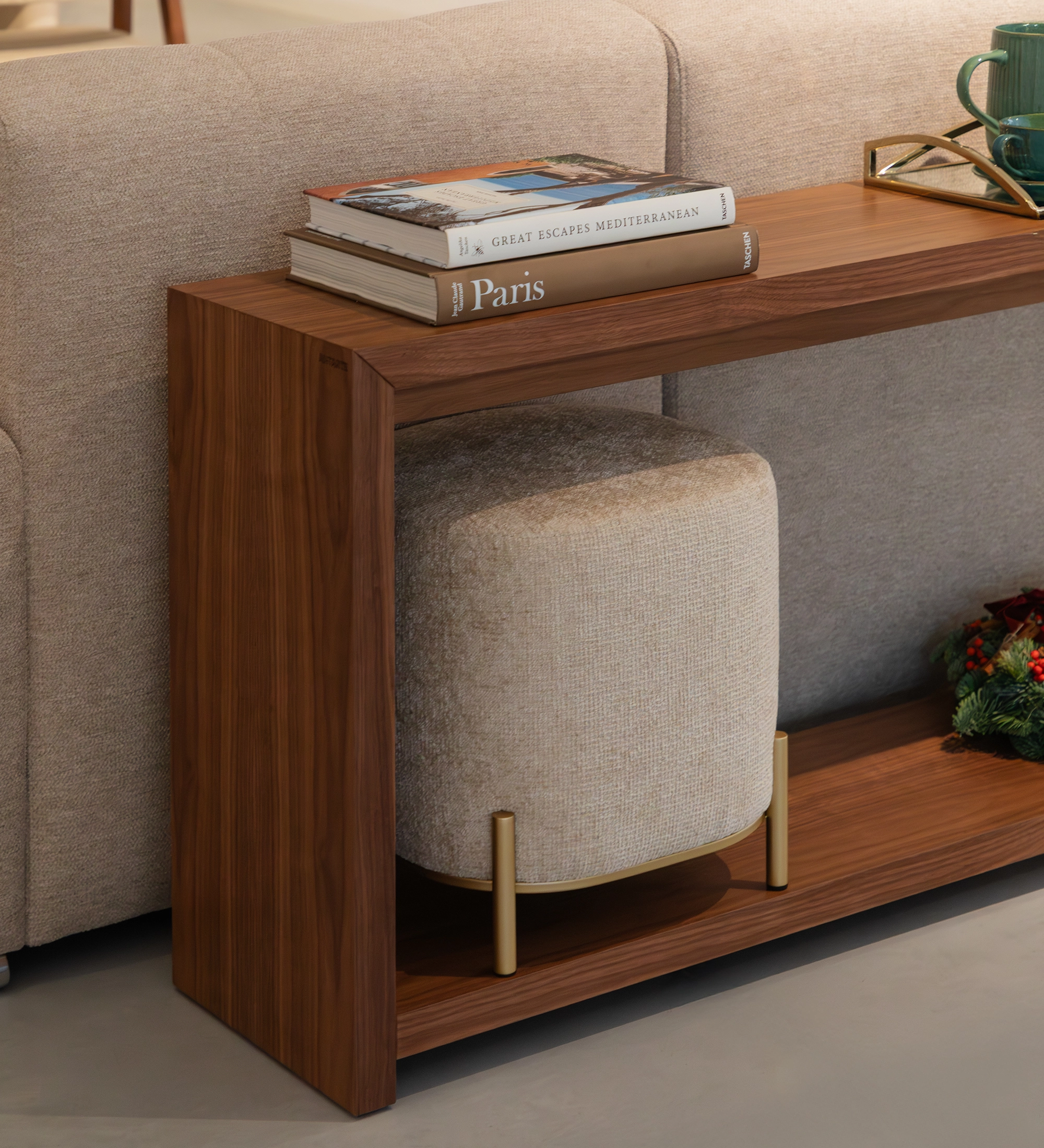 Consola em nogueira natural