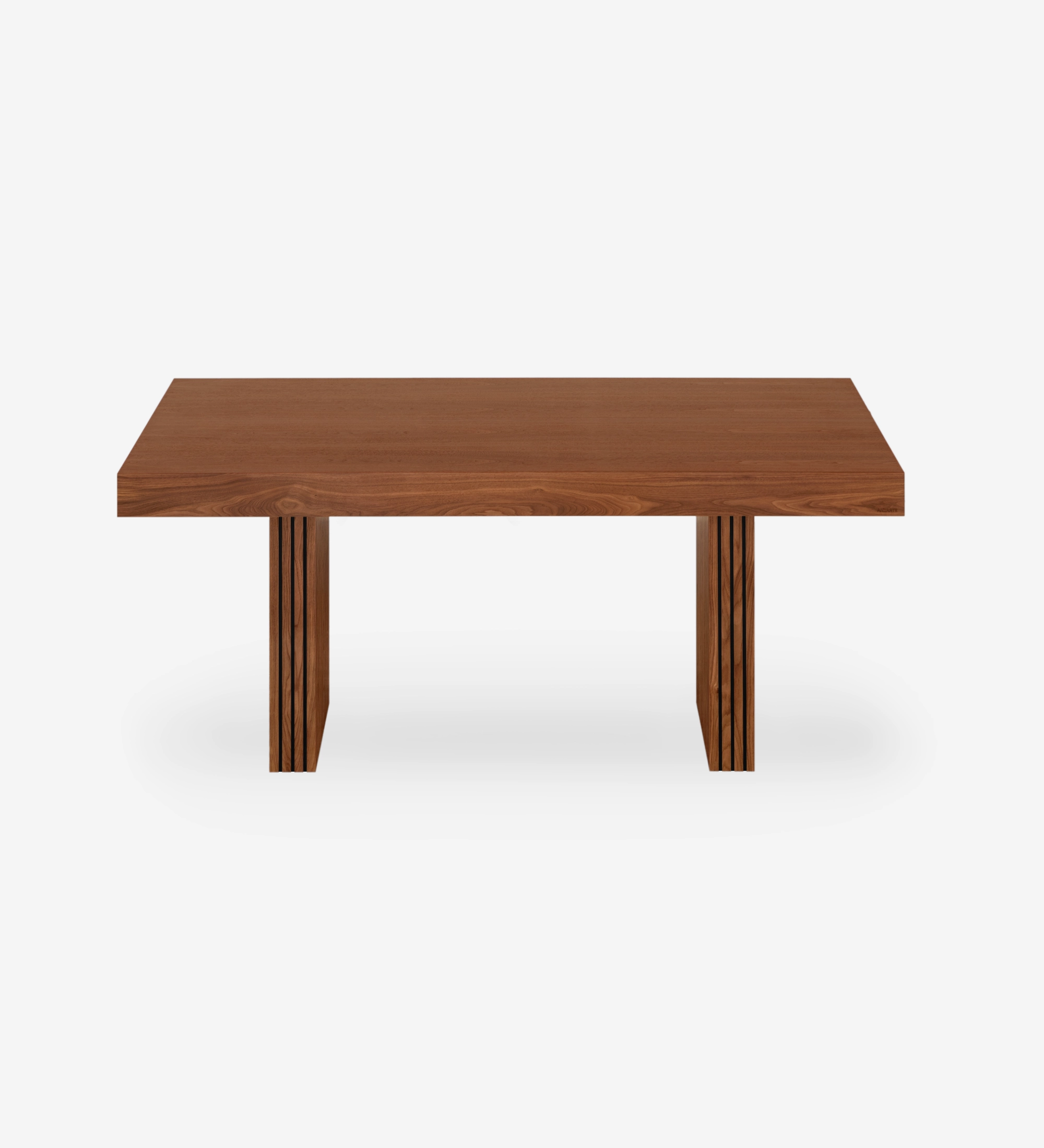 Mesa de jantar Cannes retangular 180 x 100 cm, em nogueira natural, pés com frisos.