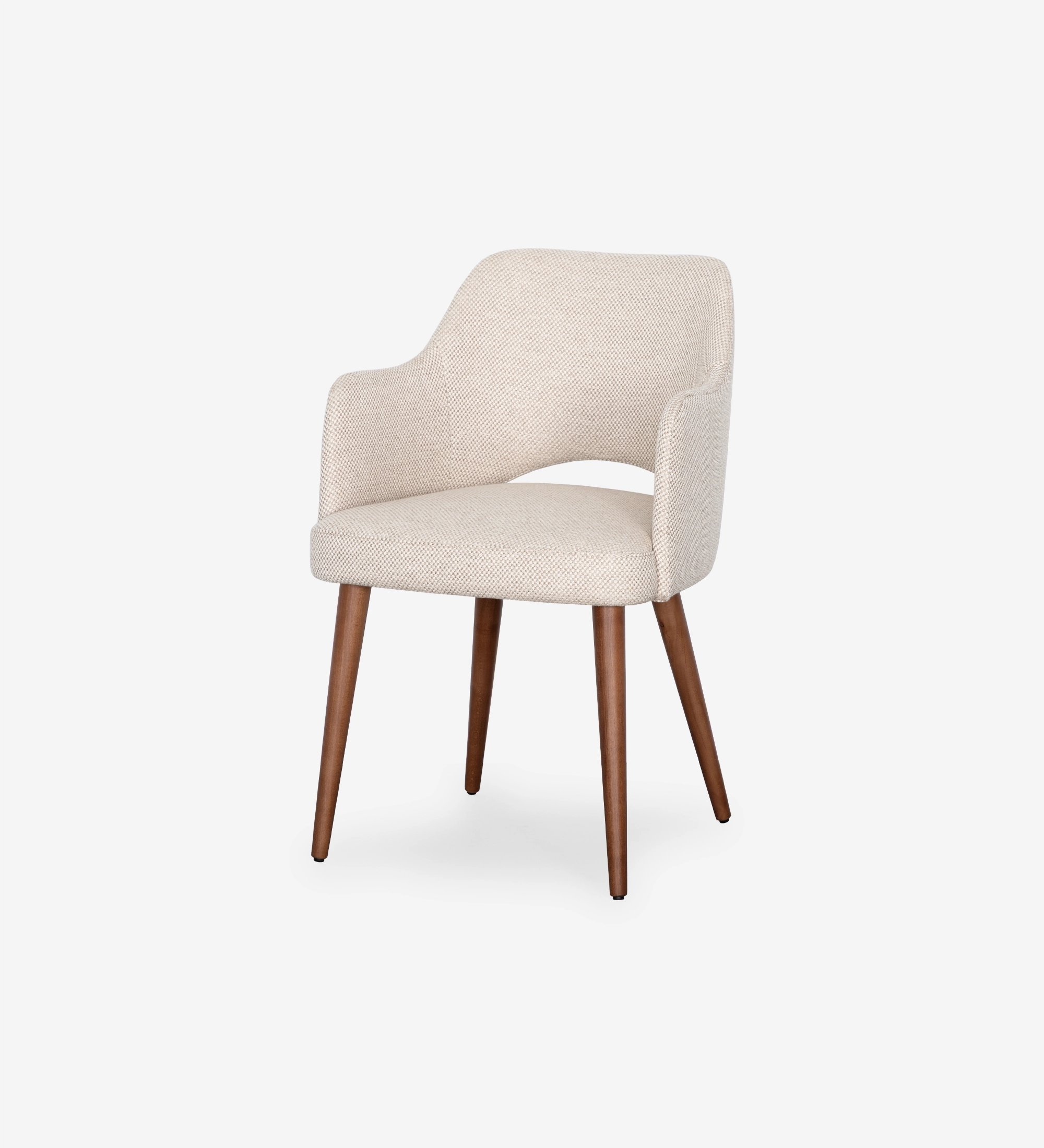 Chaise avec accoudoirs rembourrée de tissu beige et base en bois de noyer.