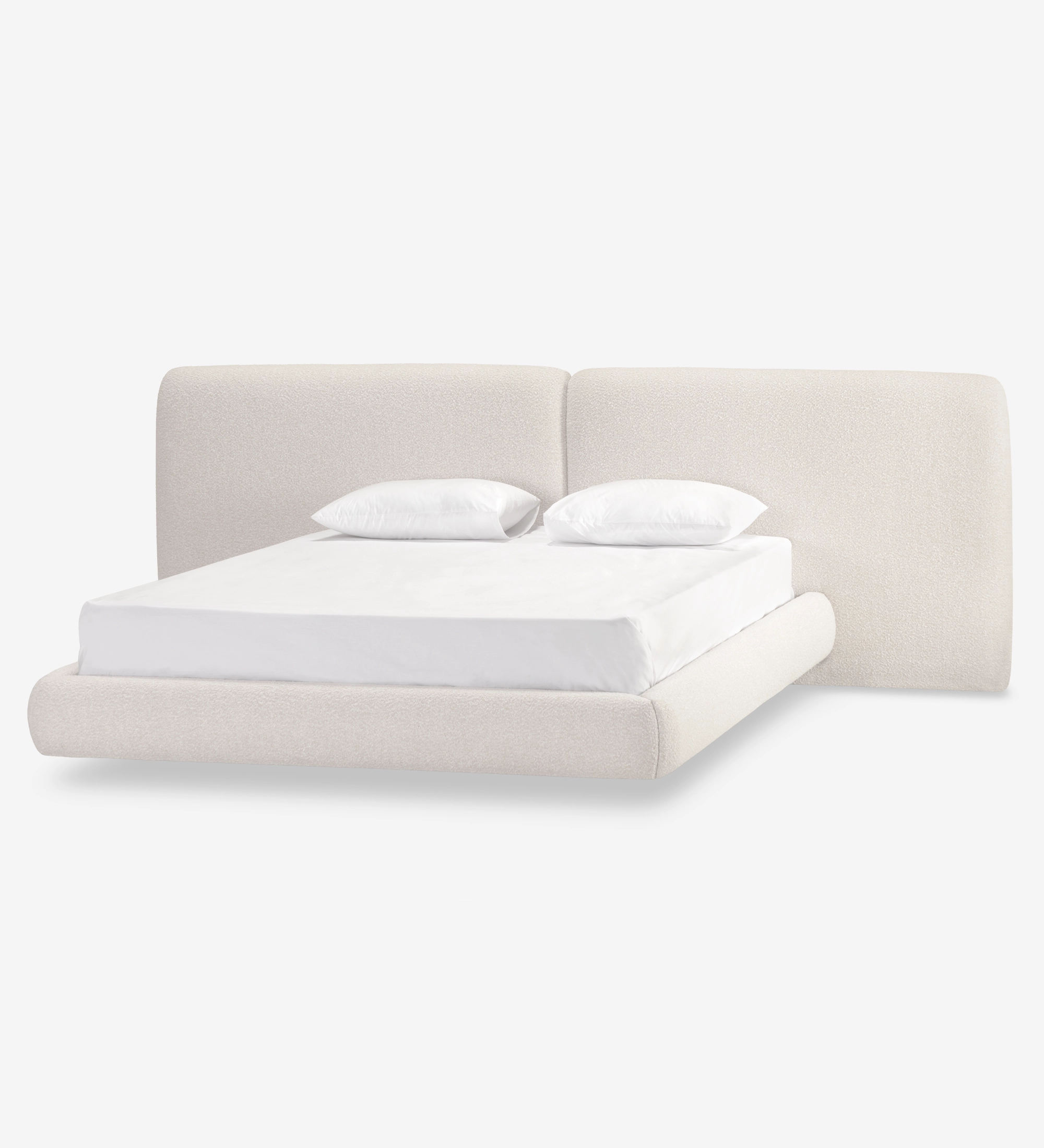 Cama Doble Paris tapizada en crema con cabecero curvo y dos almohadas