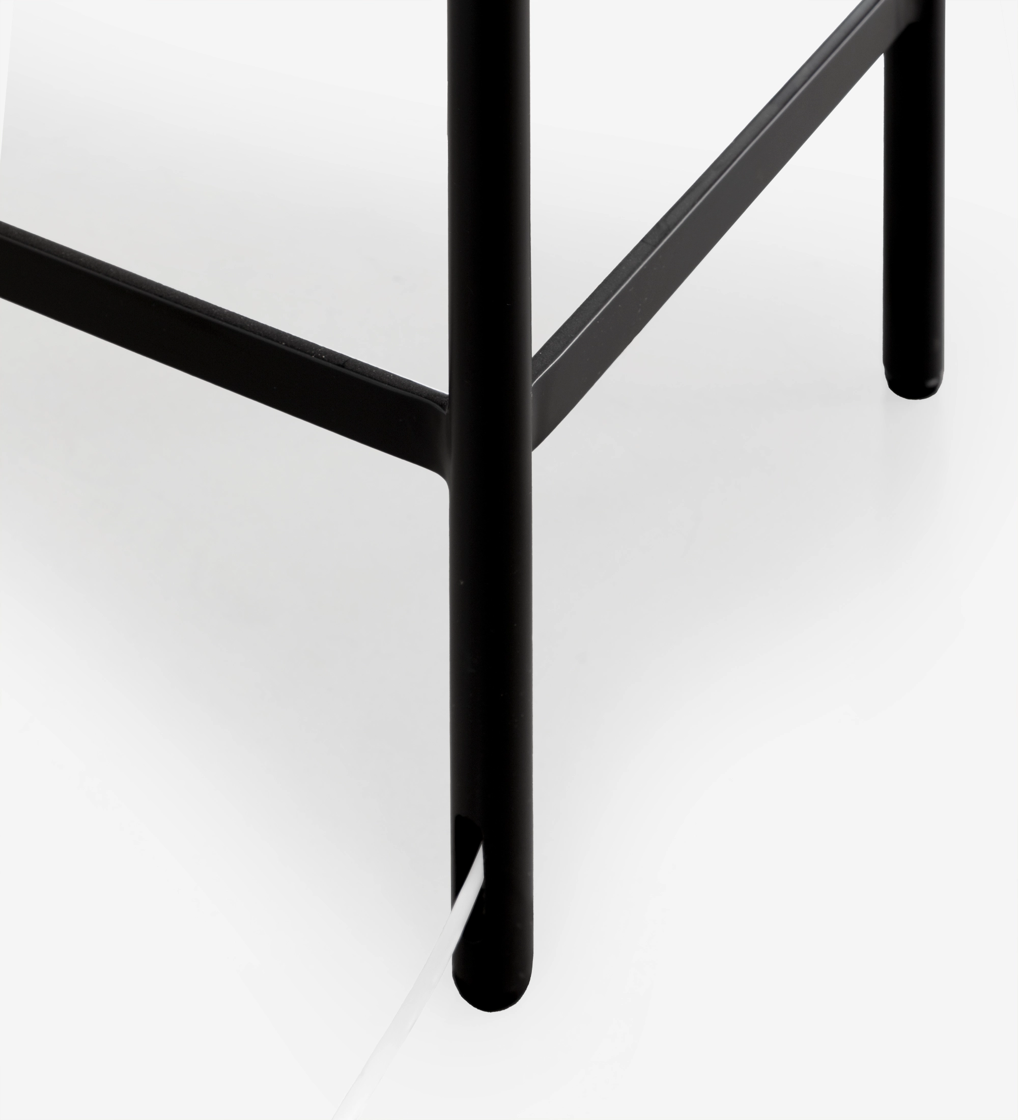 Toucador Cannes perna e travessa metálicas pretas com cabo branco