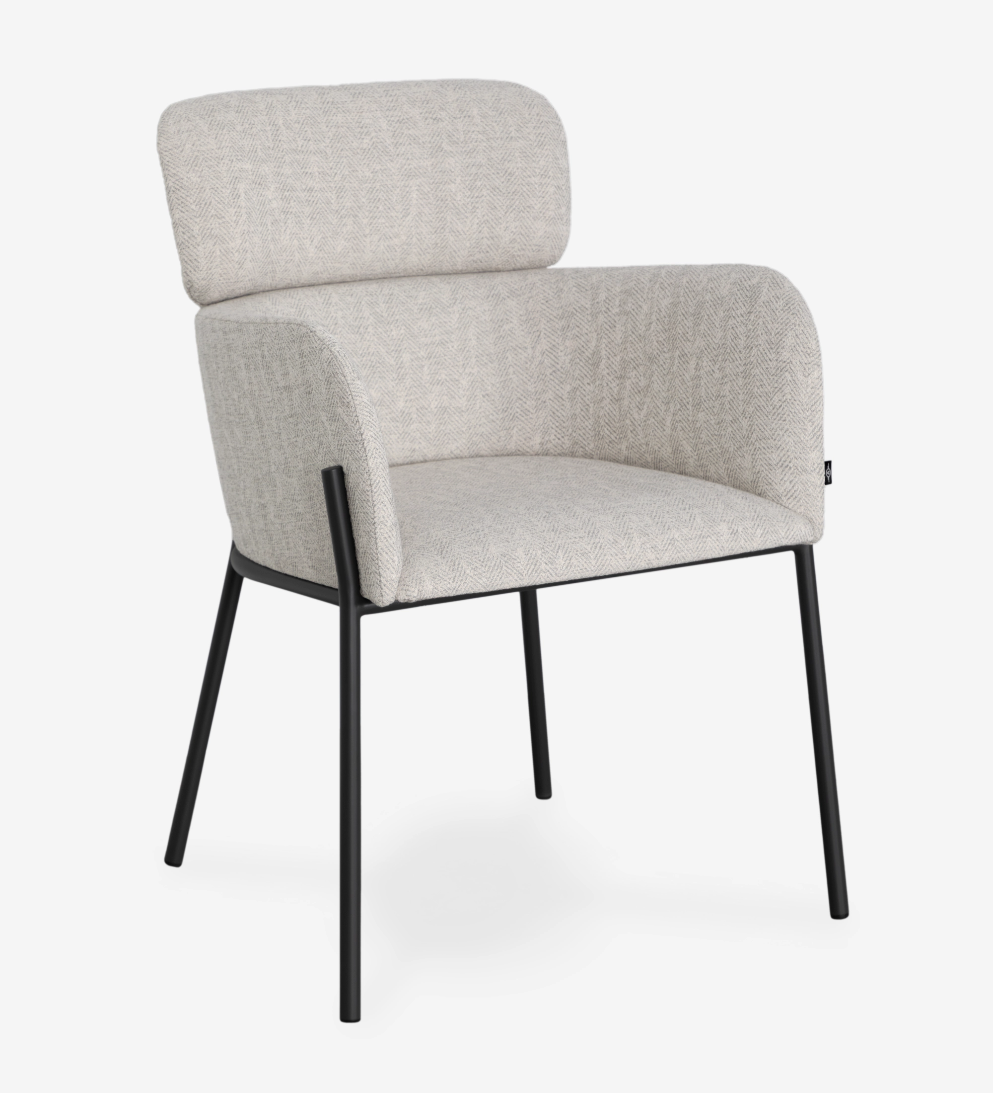 Silla Cannes tapizada beige con brazos, respaldo acolchado y patas metálicas negras