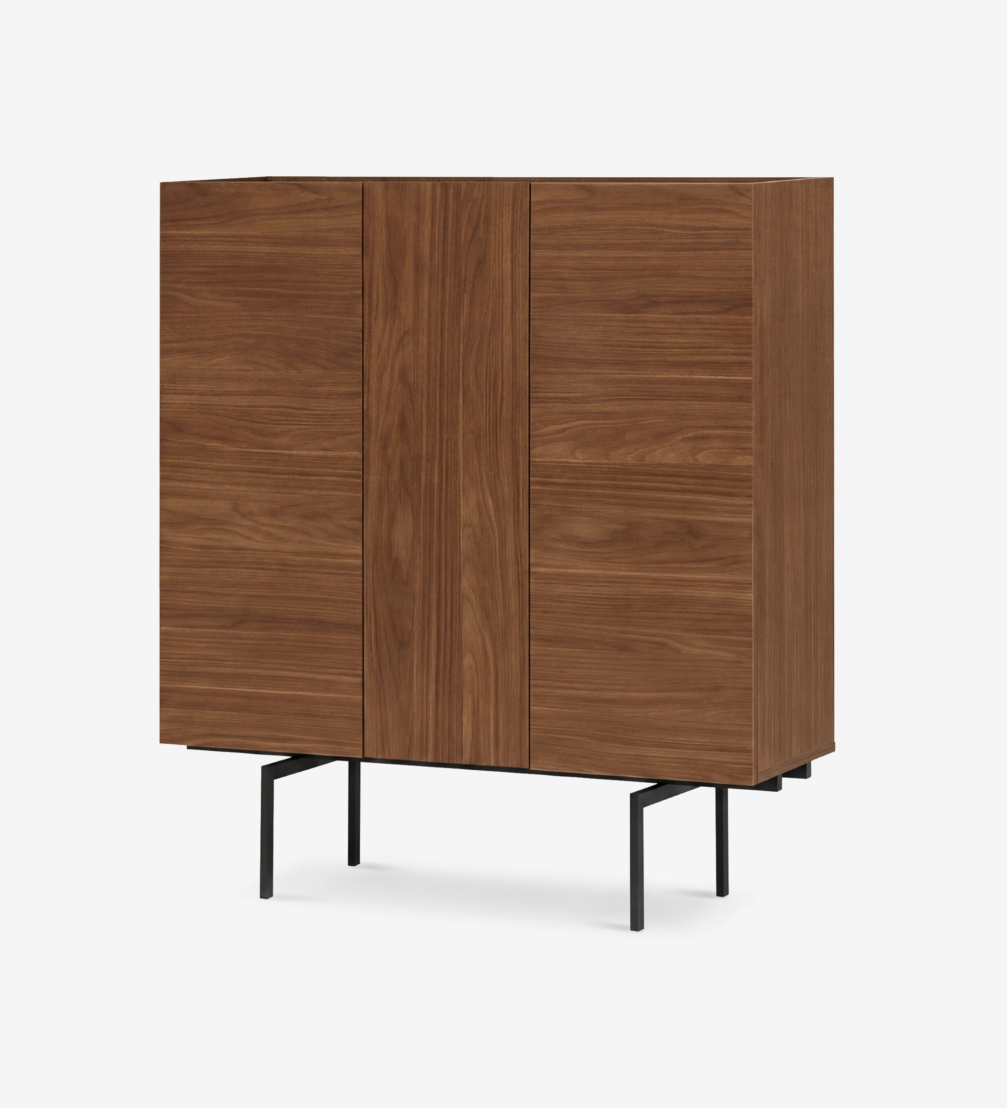 Despensa Lagos de madera nogal con patas metálicas negras y tres puertas