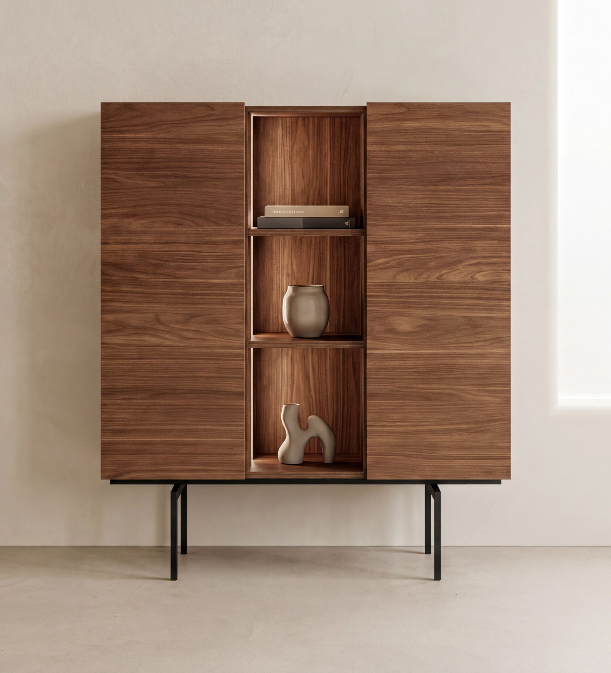 Vaisselier Lagos en noyer, portes latérales et étagères centrales ouvertes