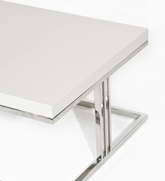 Table basse rectangulaire avec plateau laqué perle et pied en acier inoxydable